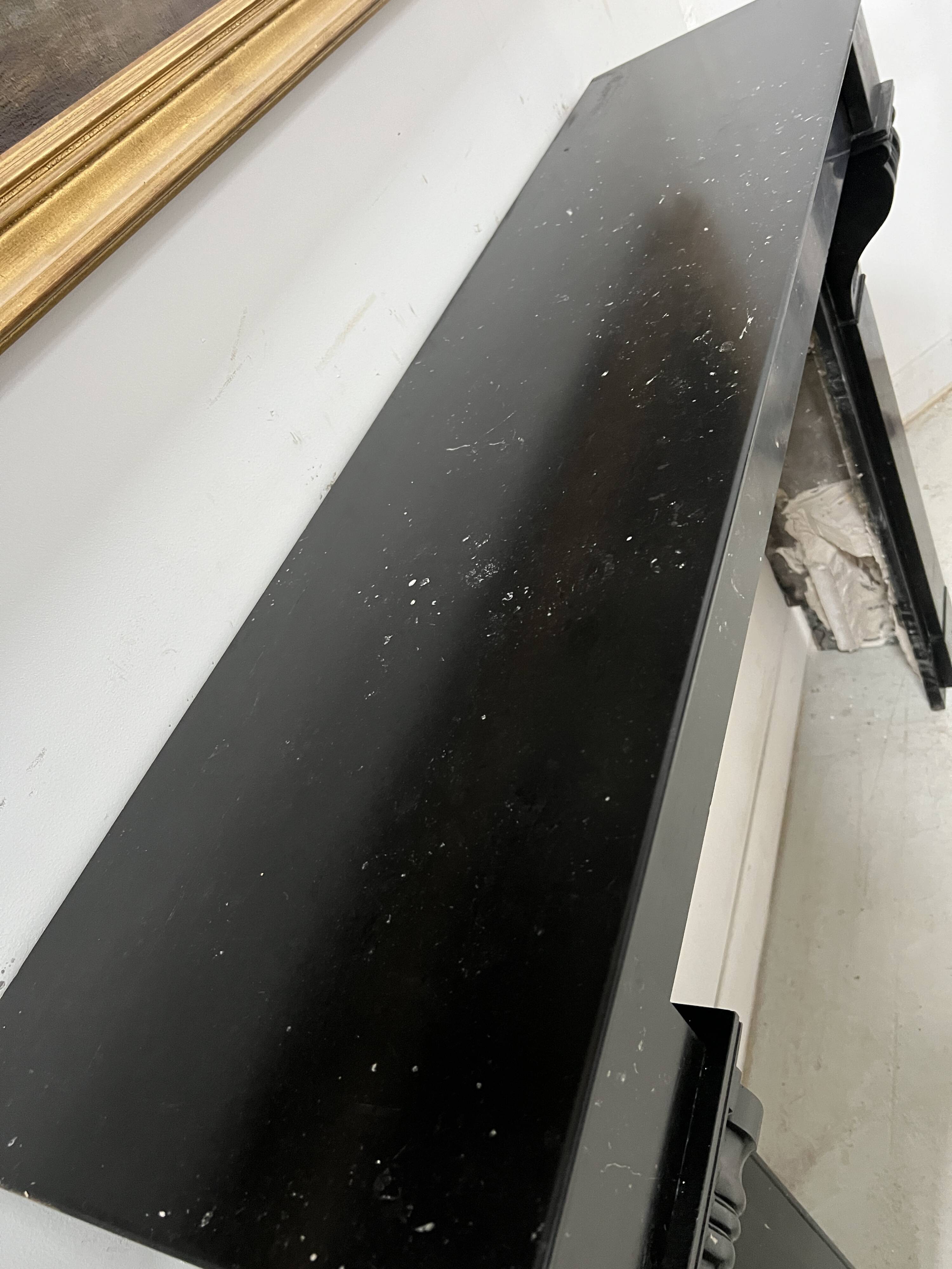 Napoleon III fireplace with a black marble corbel, 19th century.