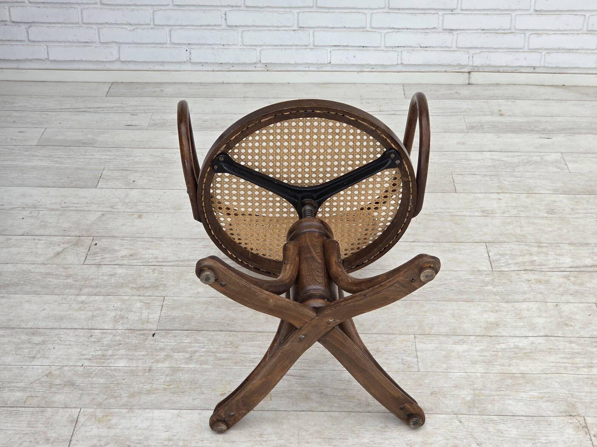 1950s, swivel armchair, bent wood, furniture mesh.