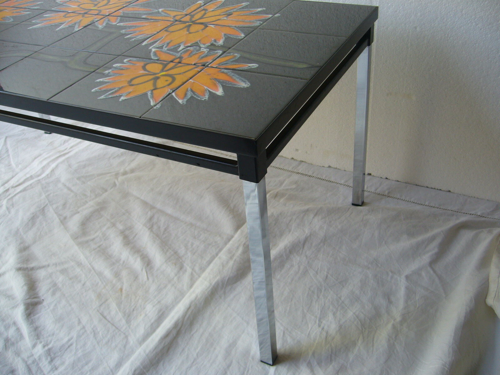 Low table tray vintage ceramic flowers