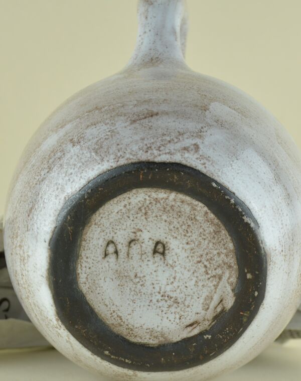 Pichet au décor géométrique de Michel Anasse