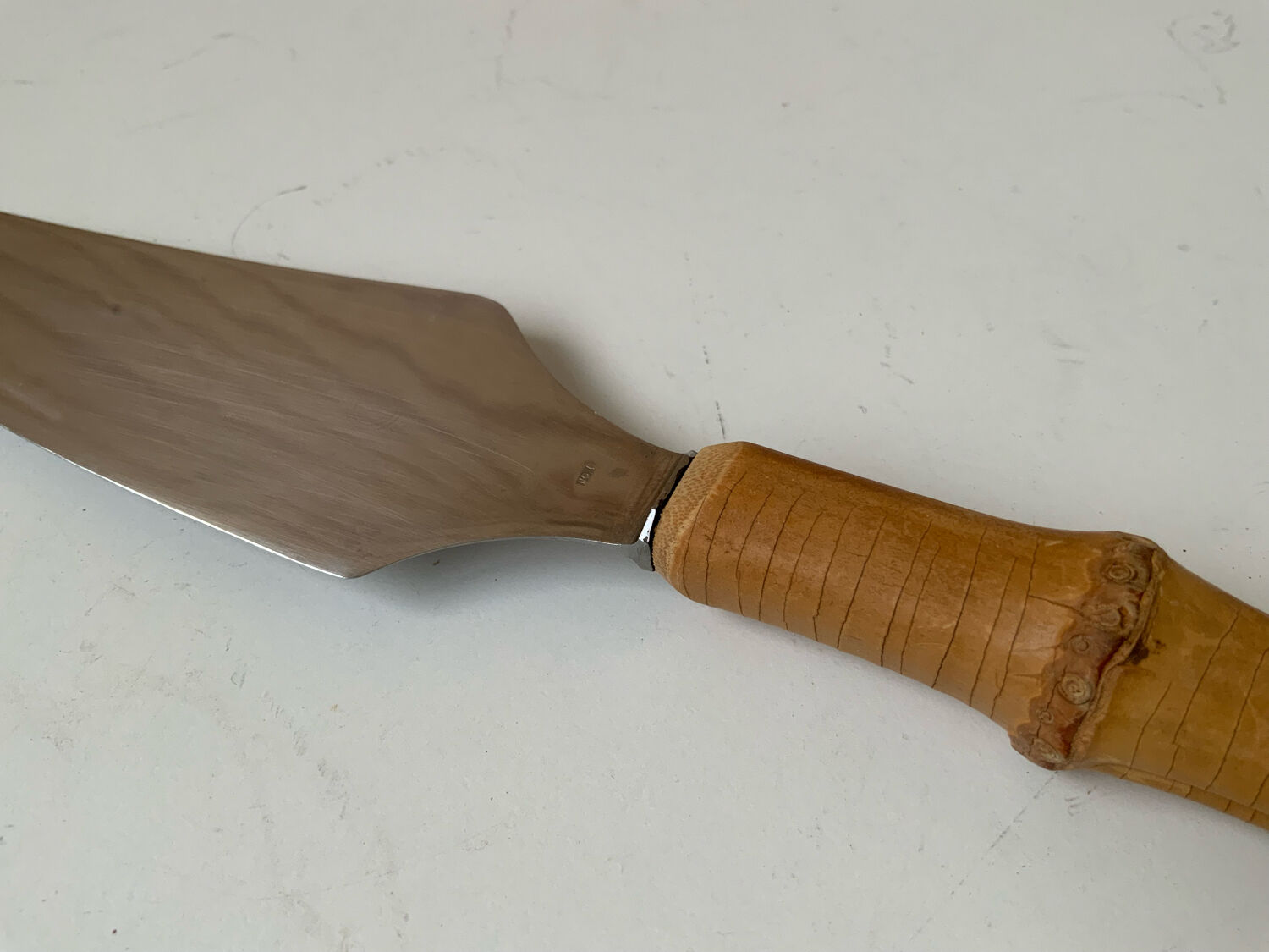 Bamboo handle pie shovel