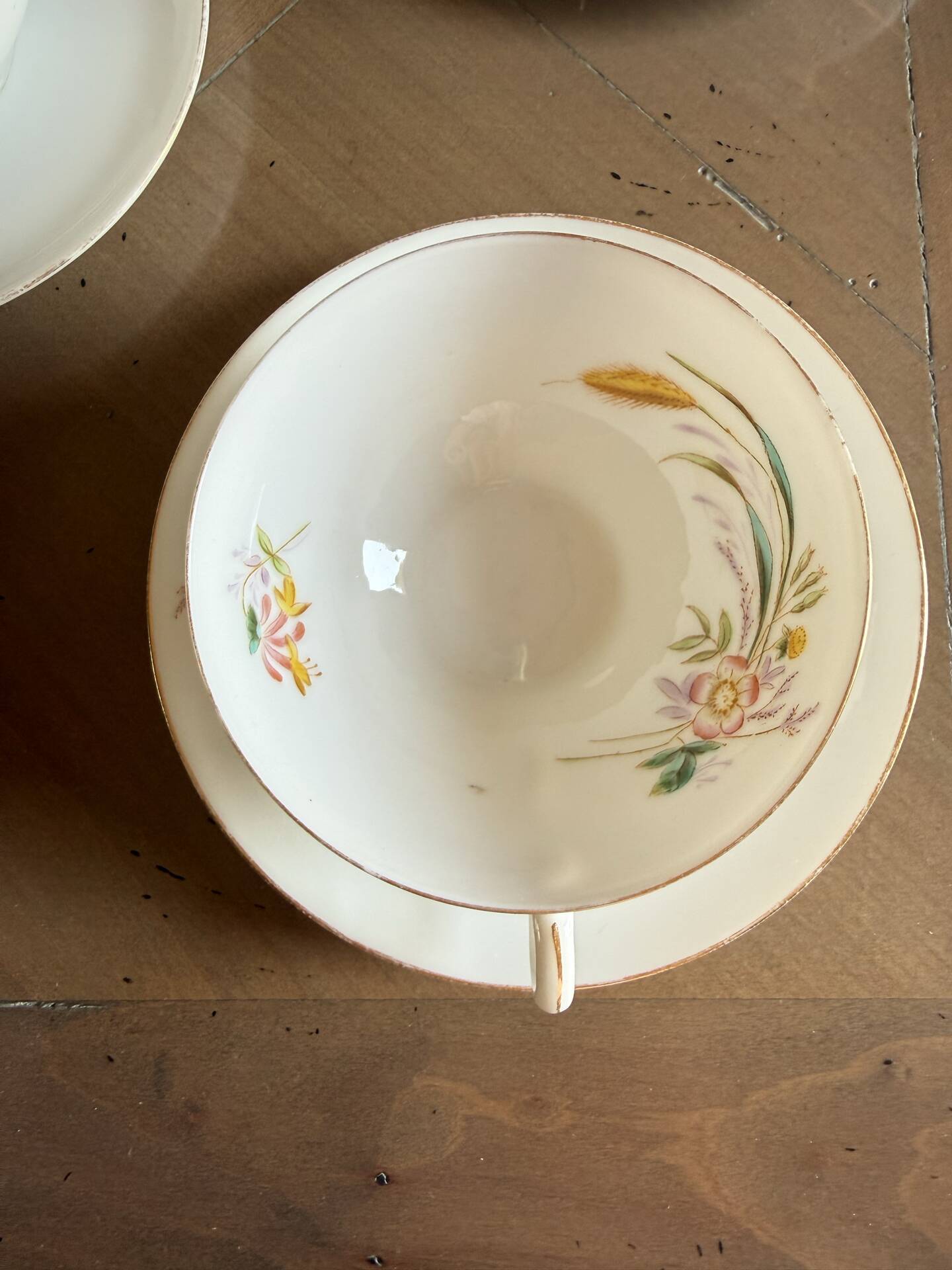 Théière très élégante et ses 8 tasses