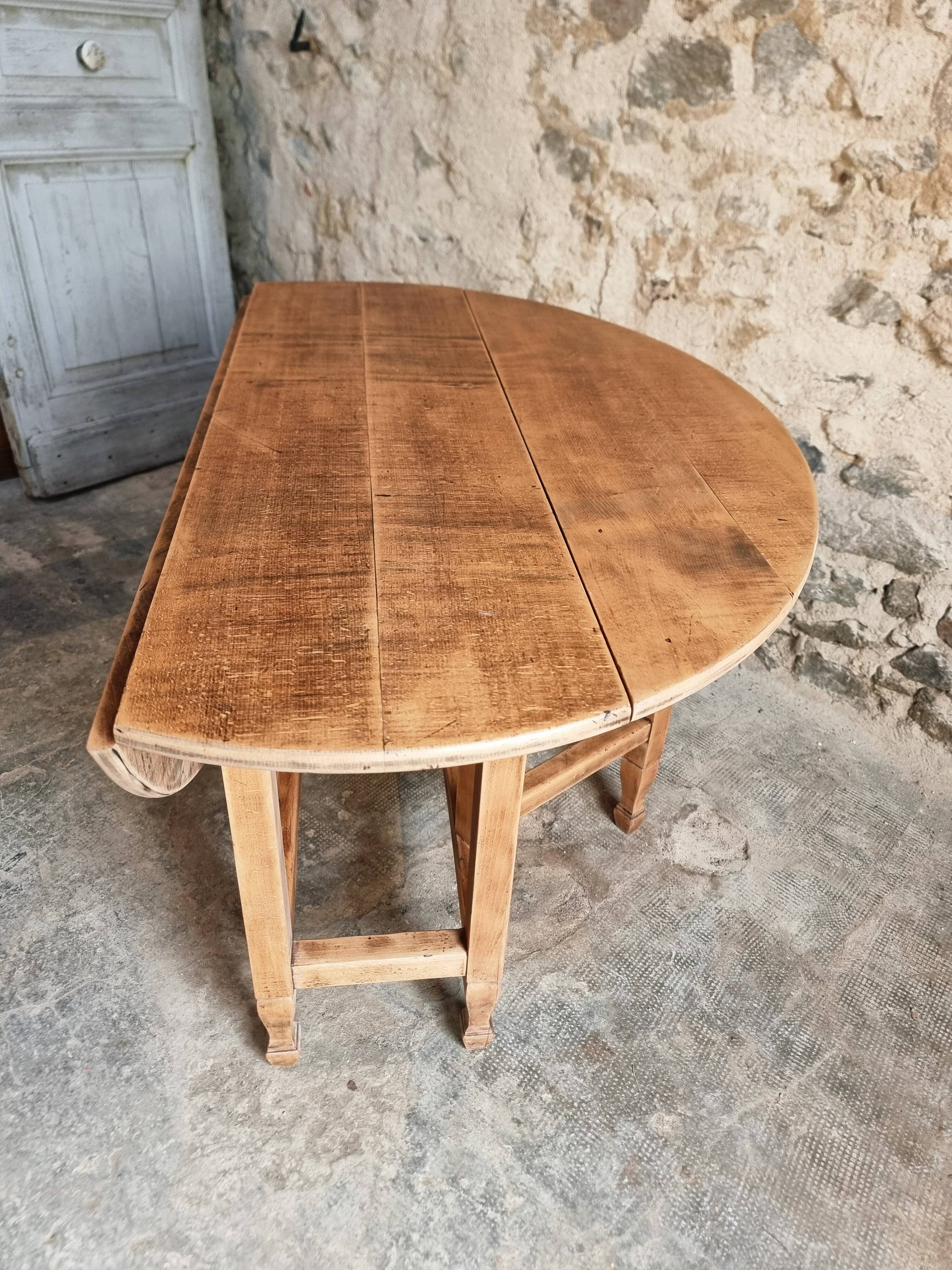 Vintage French drop-leaf table – Oval dining table, circa 1930–1950