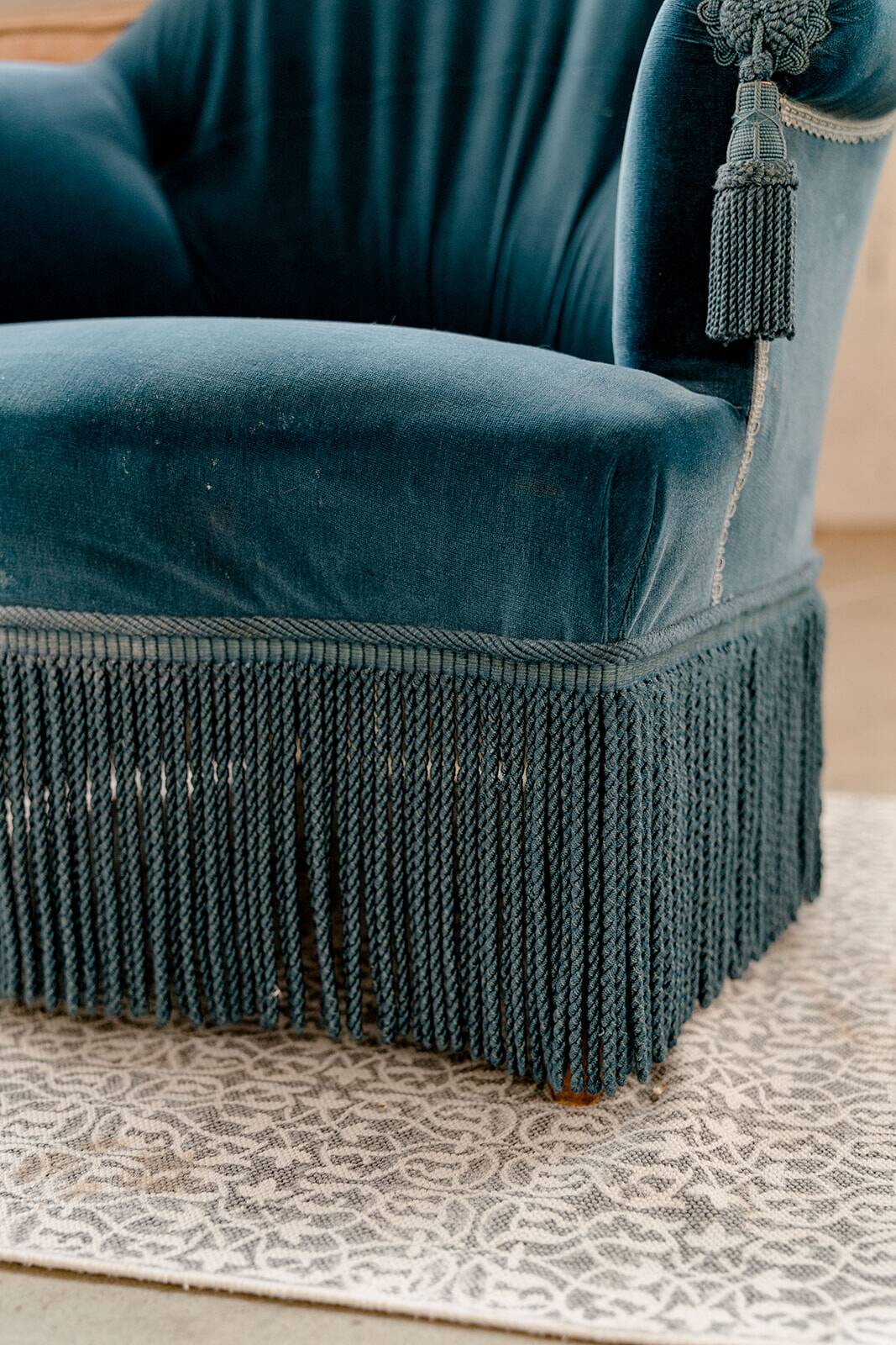 Fauteuil crapaud – Velours bleu