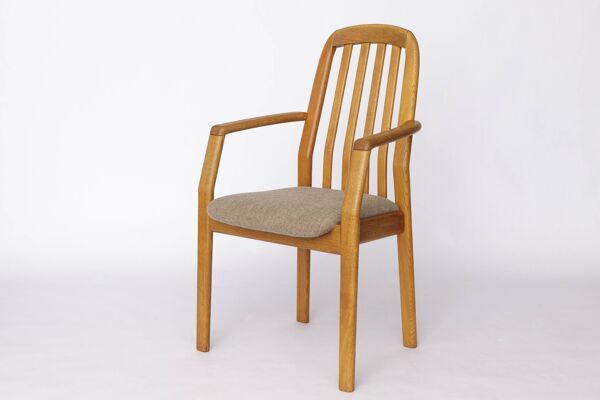 Ensemble de 5 chaises en chêne Dyrlund, chaises de salle à manger danoises des années 1970.