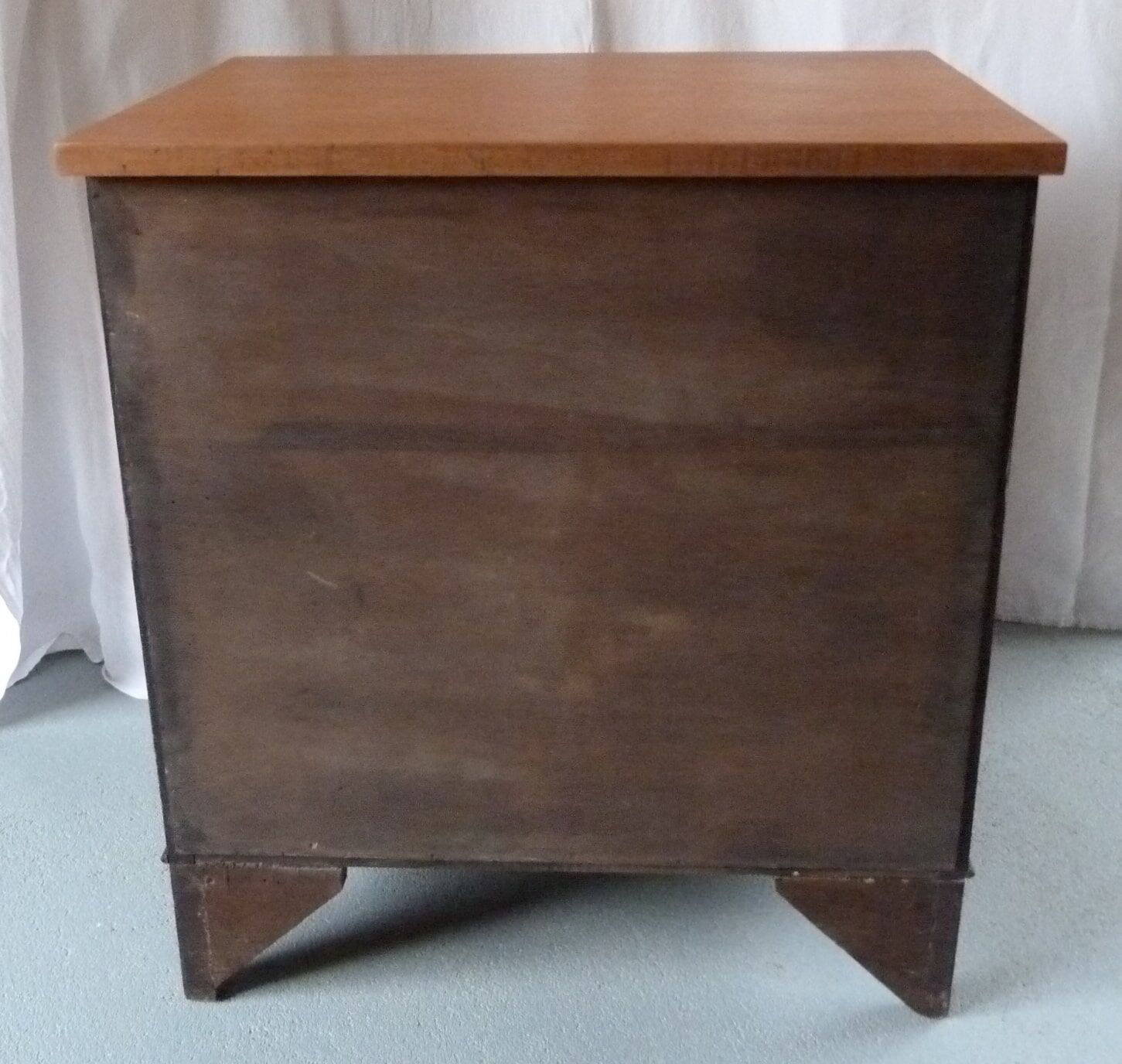 Ancient english chest of drawers