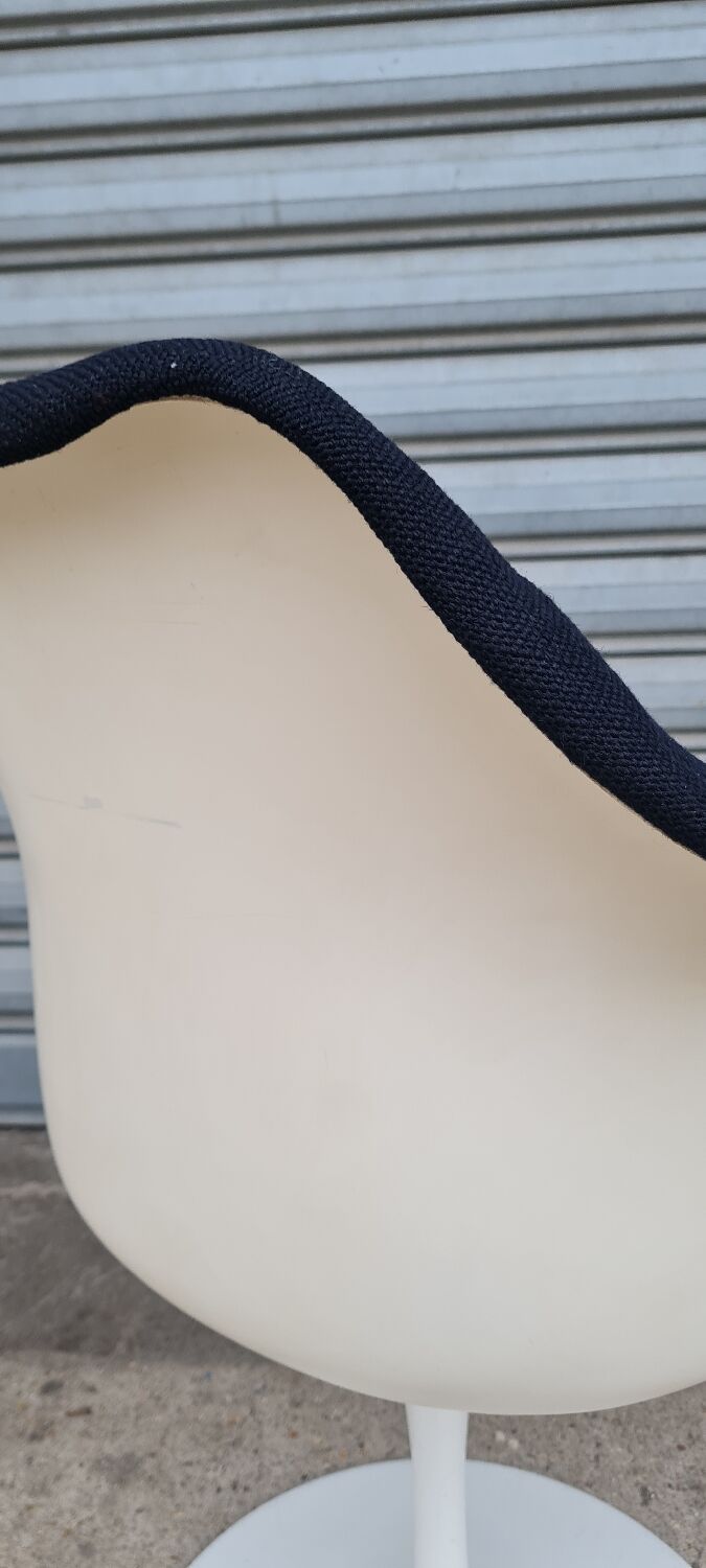 Tulip armchair by Eero Saarinen for Knoll