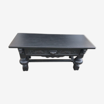 Table basse noire travaillee