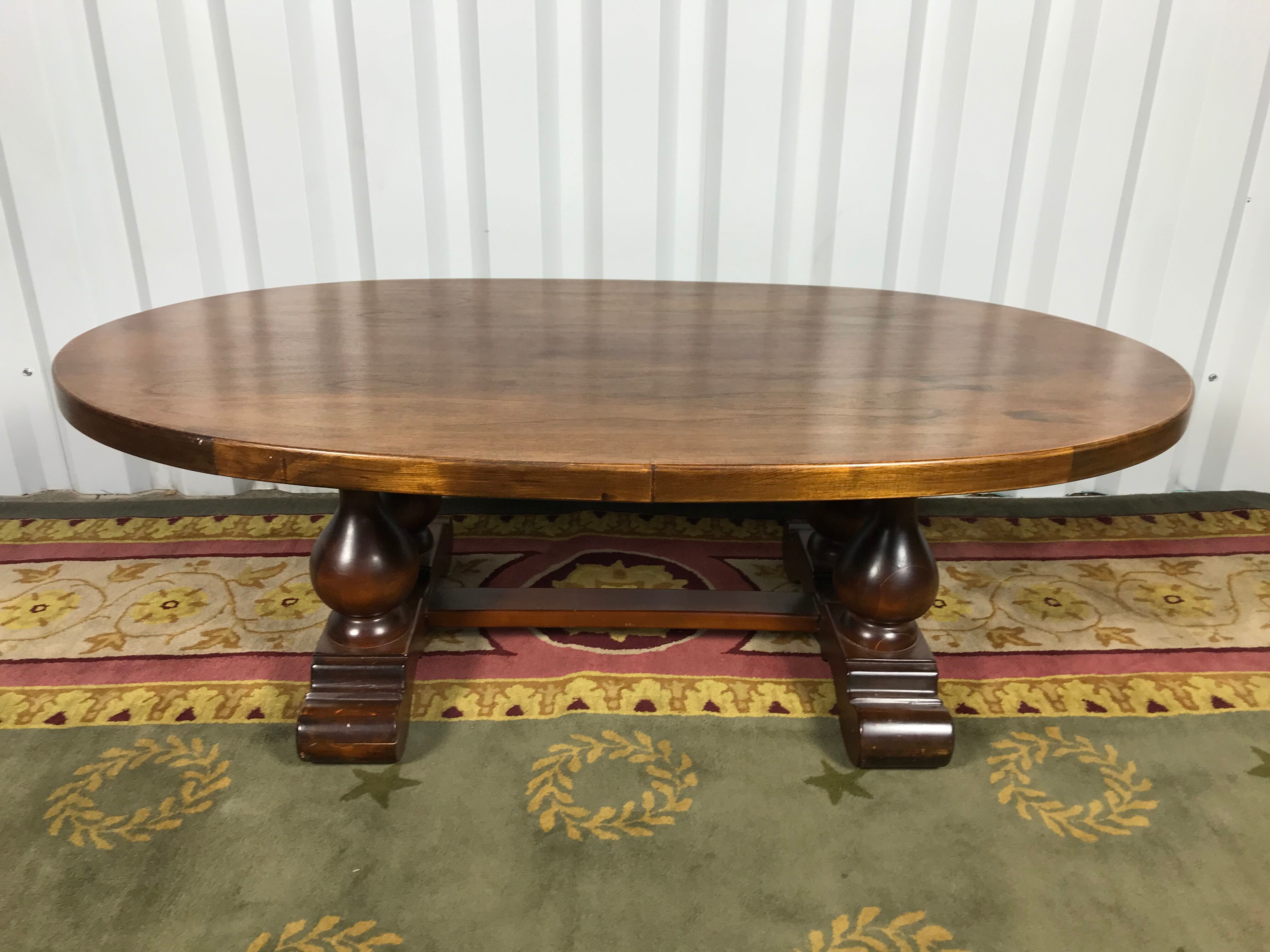Rustic oval table in walnut crisscross