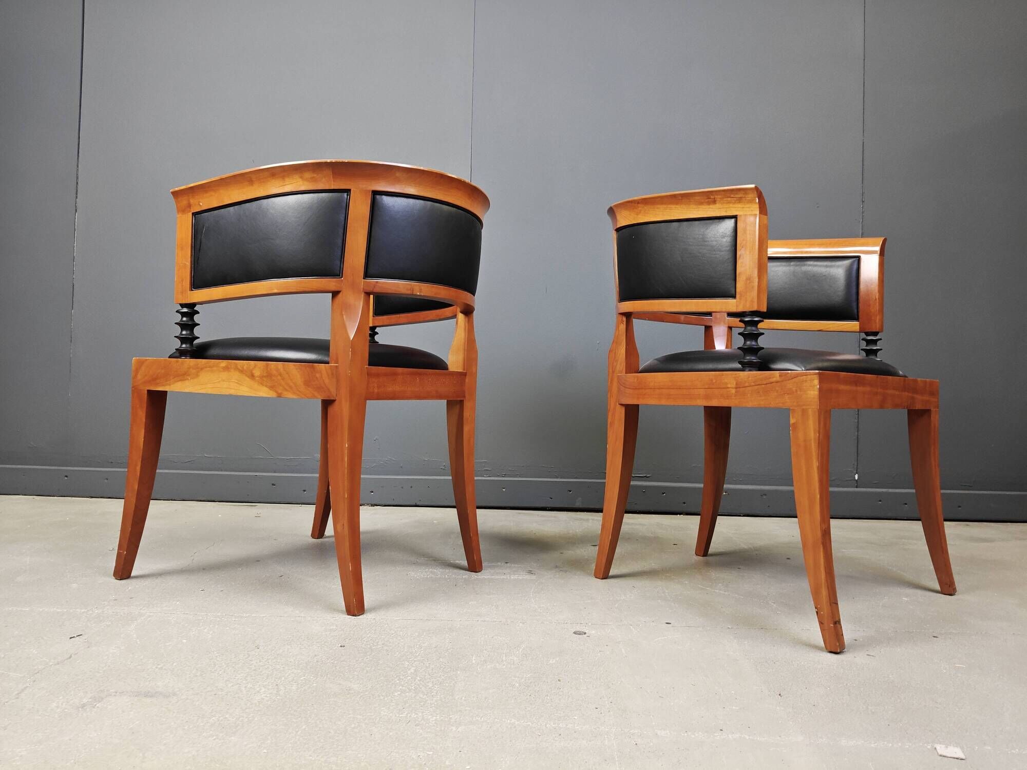 Set of 2 Cherry wood armchairs by Leon Krier Model Sella Media by Giorgetti