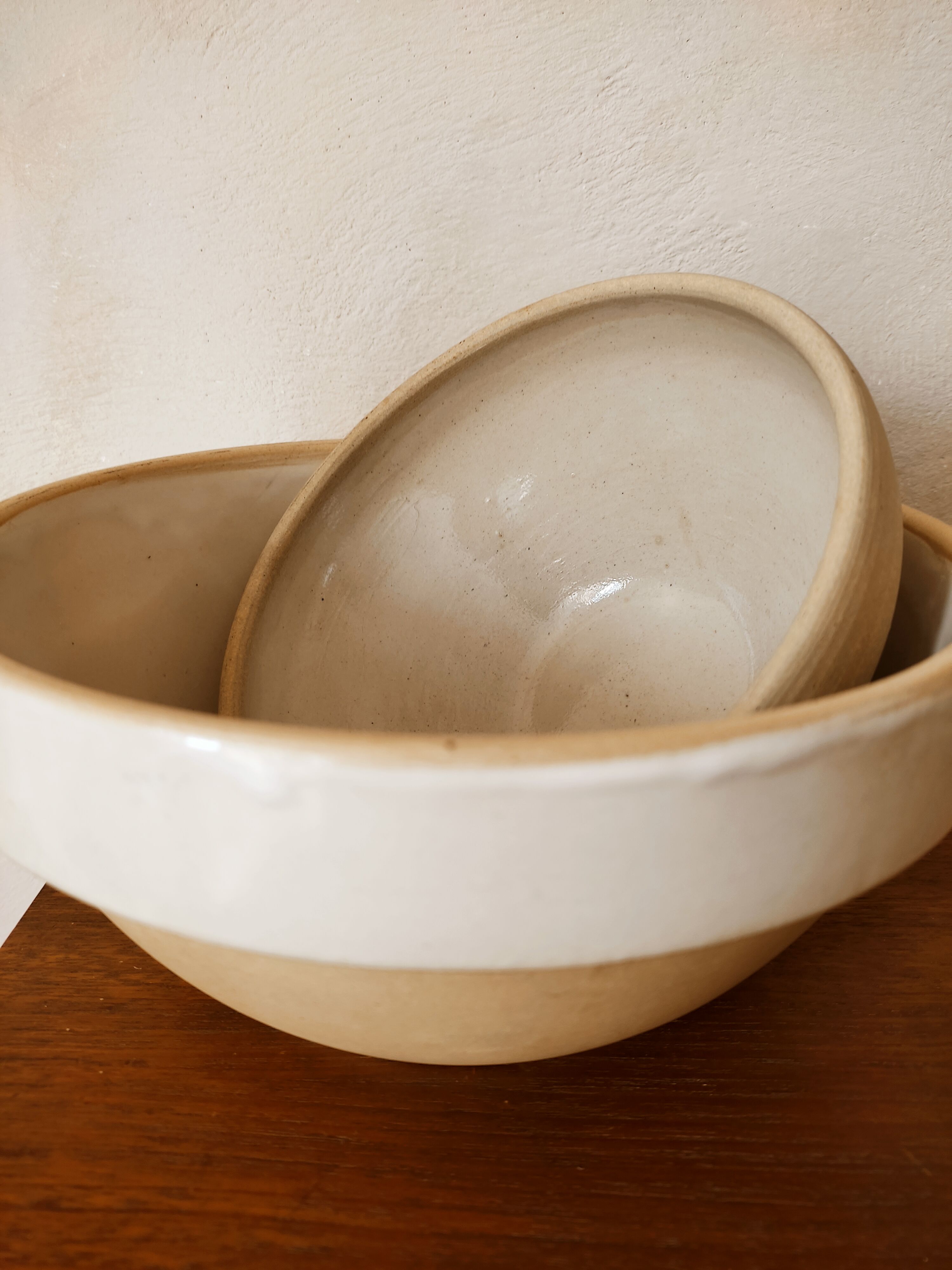Duo of salad bowls in beige sandstone Digoin