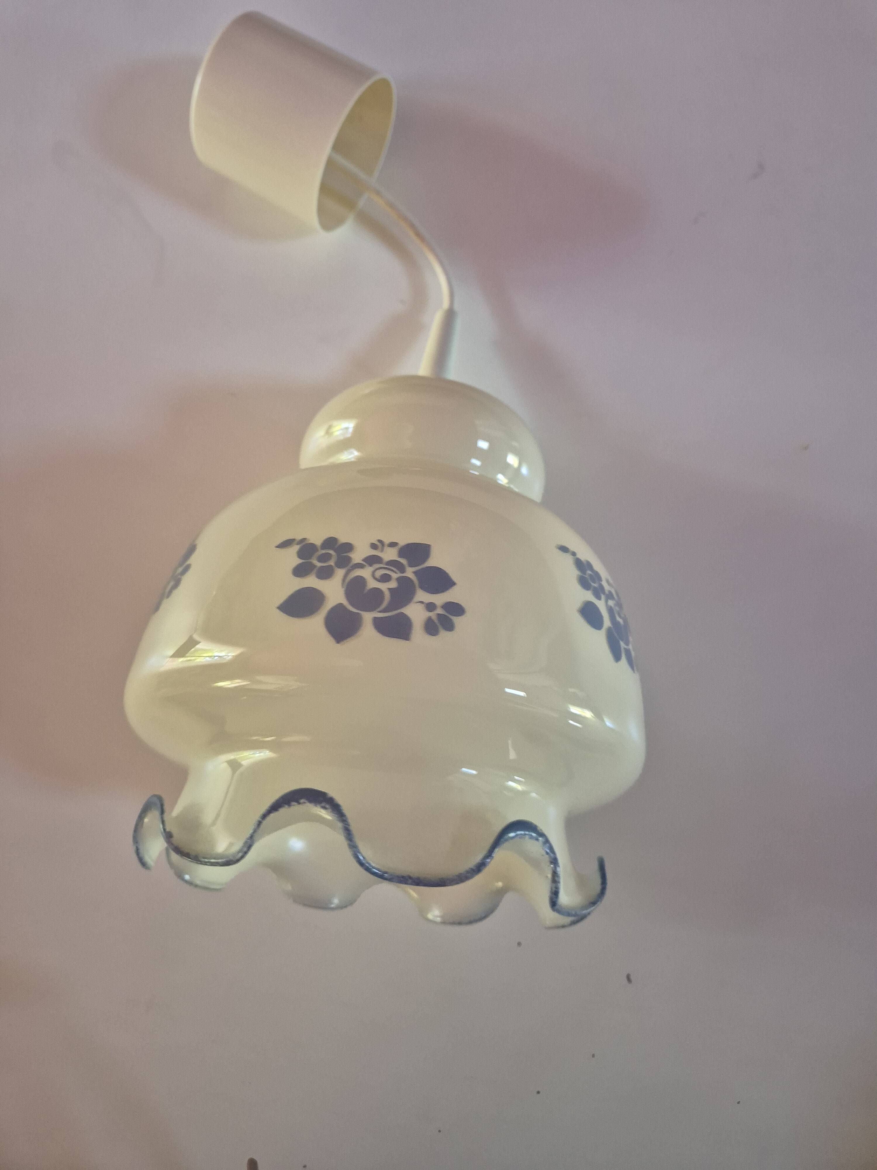 luminaire suspension vintage ceramique blanche fleurs bleue