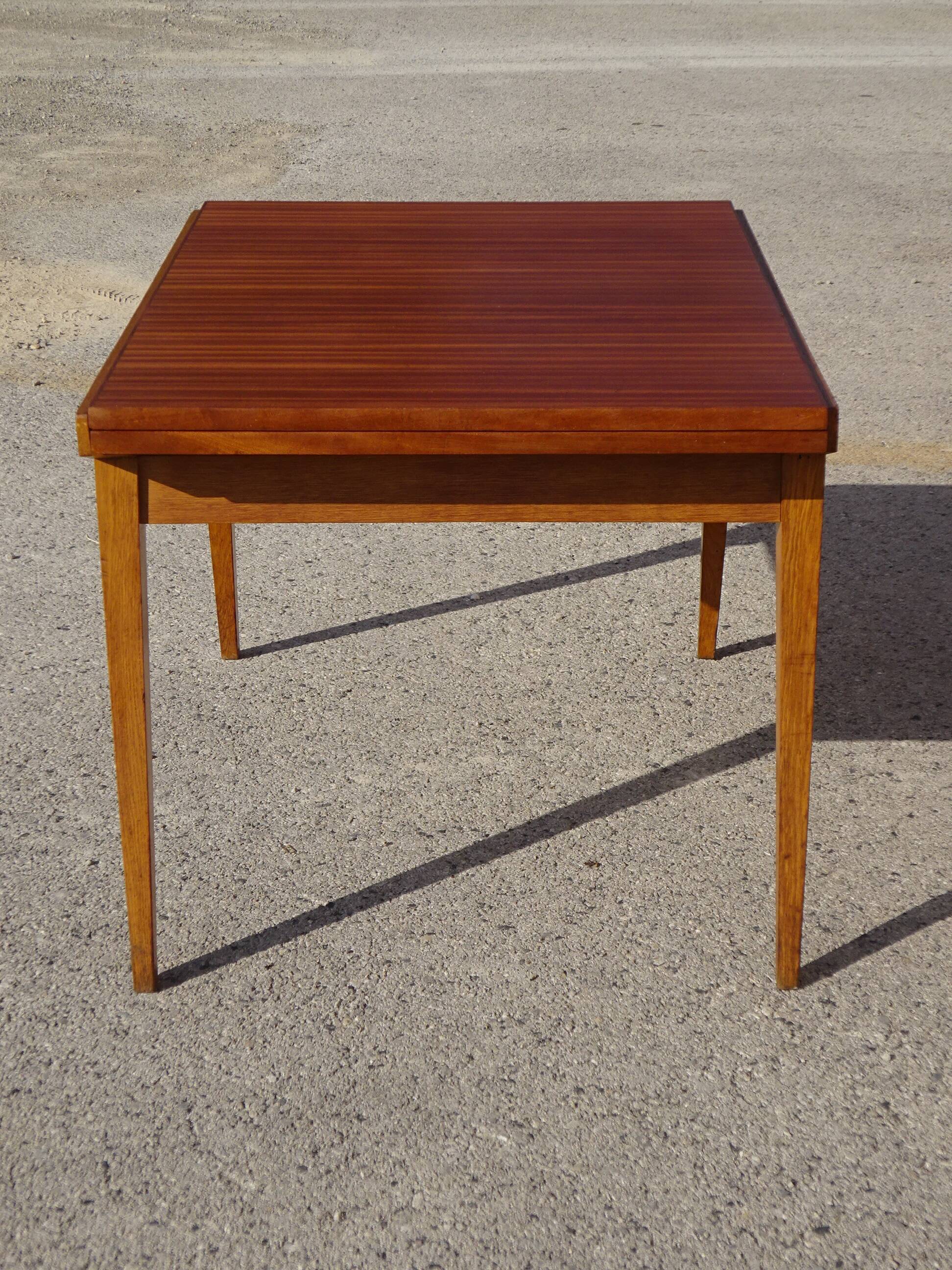 Table vintage en bois avec pieds compas