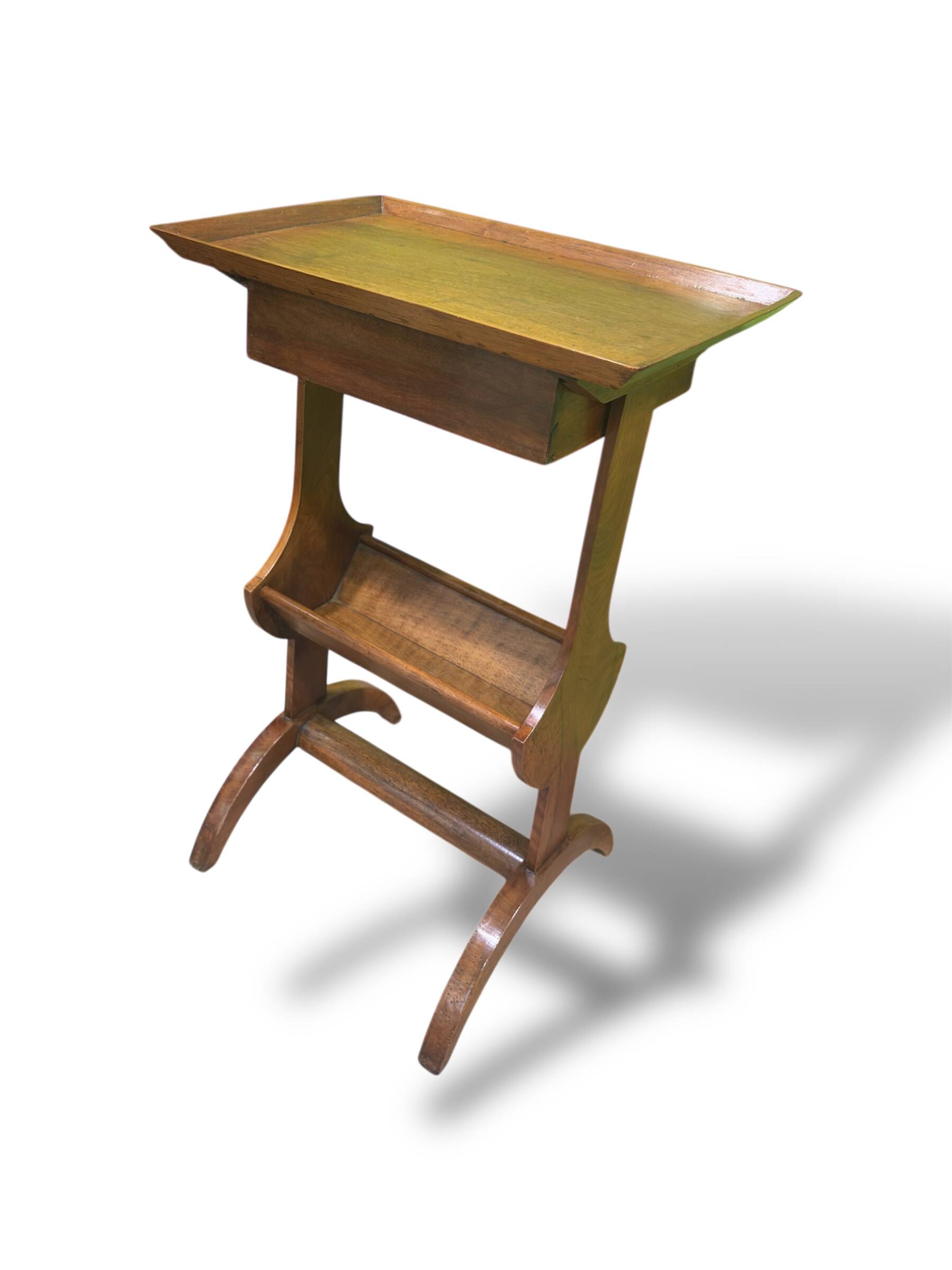 Table d'appoint en bois "Belle époque" (vers 1900-1910)