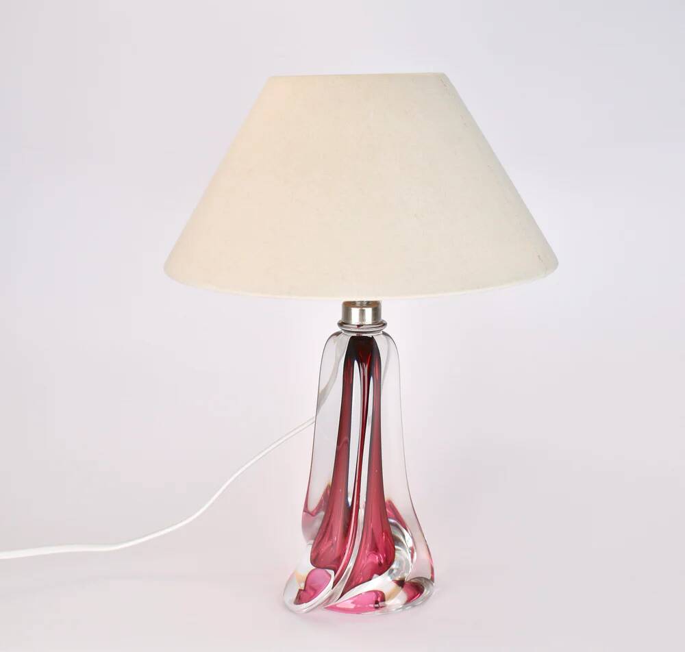 Lampe de table en verre rose Val St Lambert du milieu du siècle