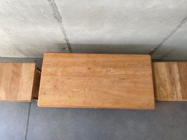 Coffee table double pull-out trays