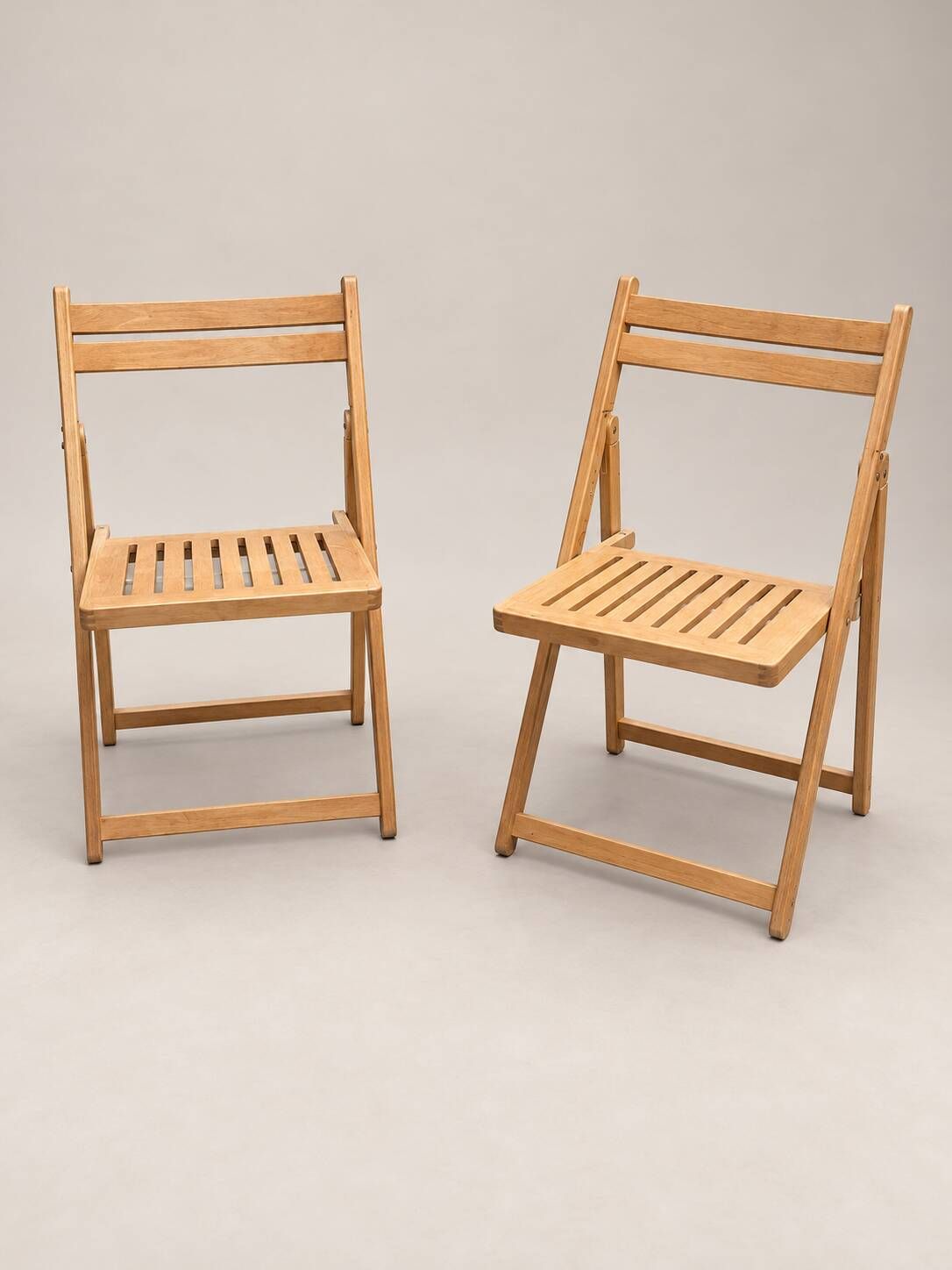 Natural wood folding chair – Slatted seat