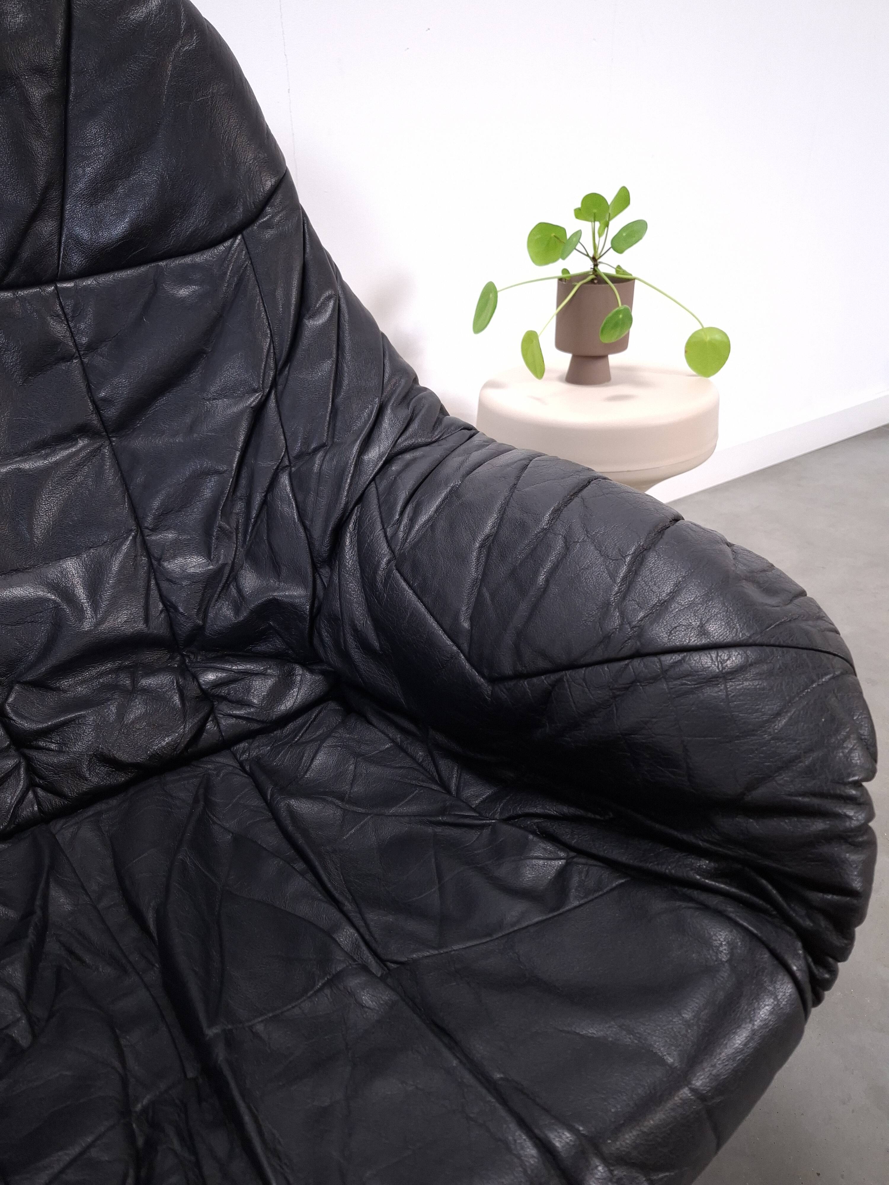 Draaibare zwart leren fauteuil H.W. Klein voor Bramin uit Denemarken