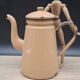 Cafetière émaillée beige