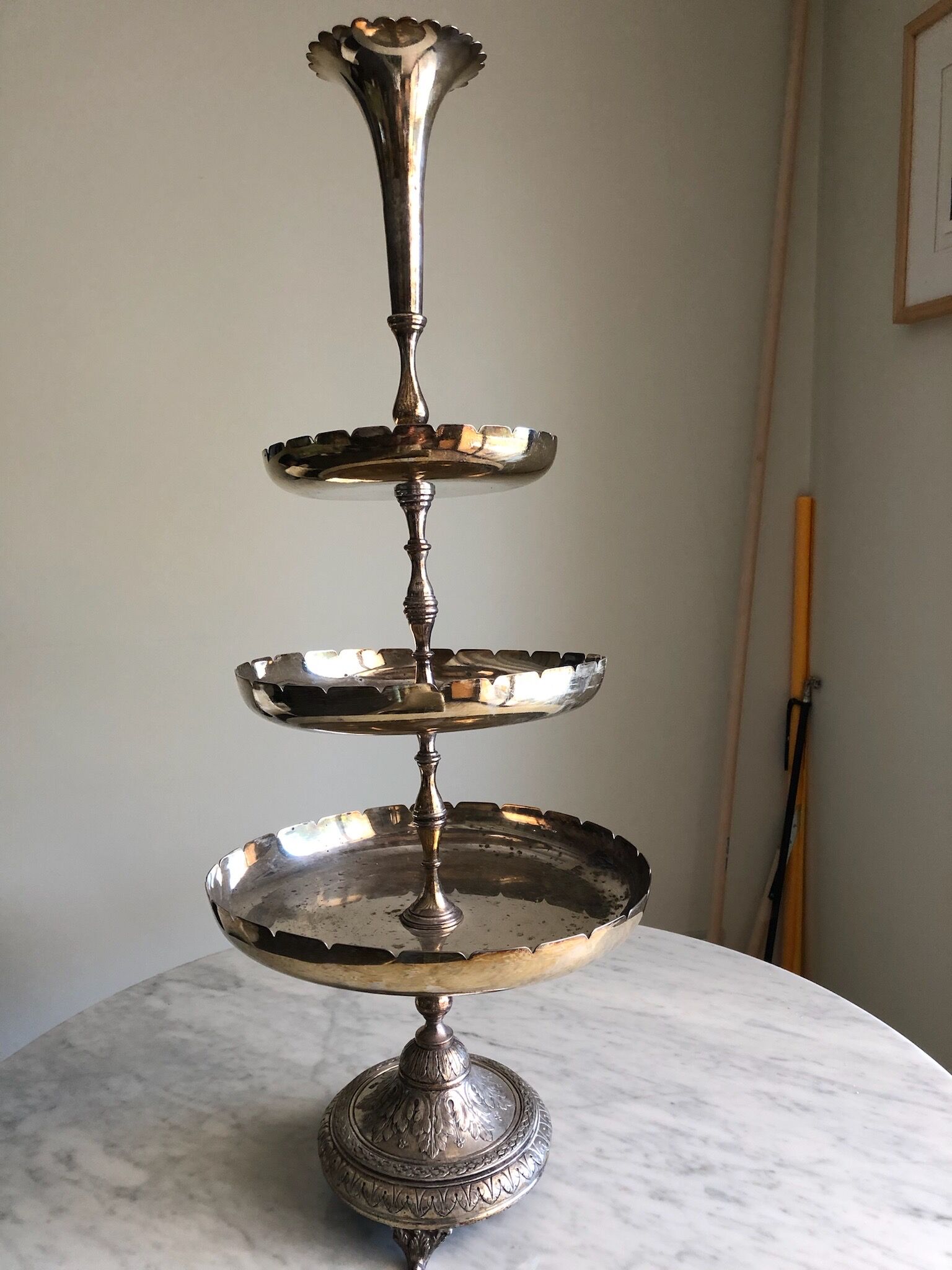 3-storey cake display in silver metal from the Mills Brussels brand. Date from the 1930s