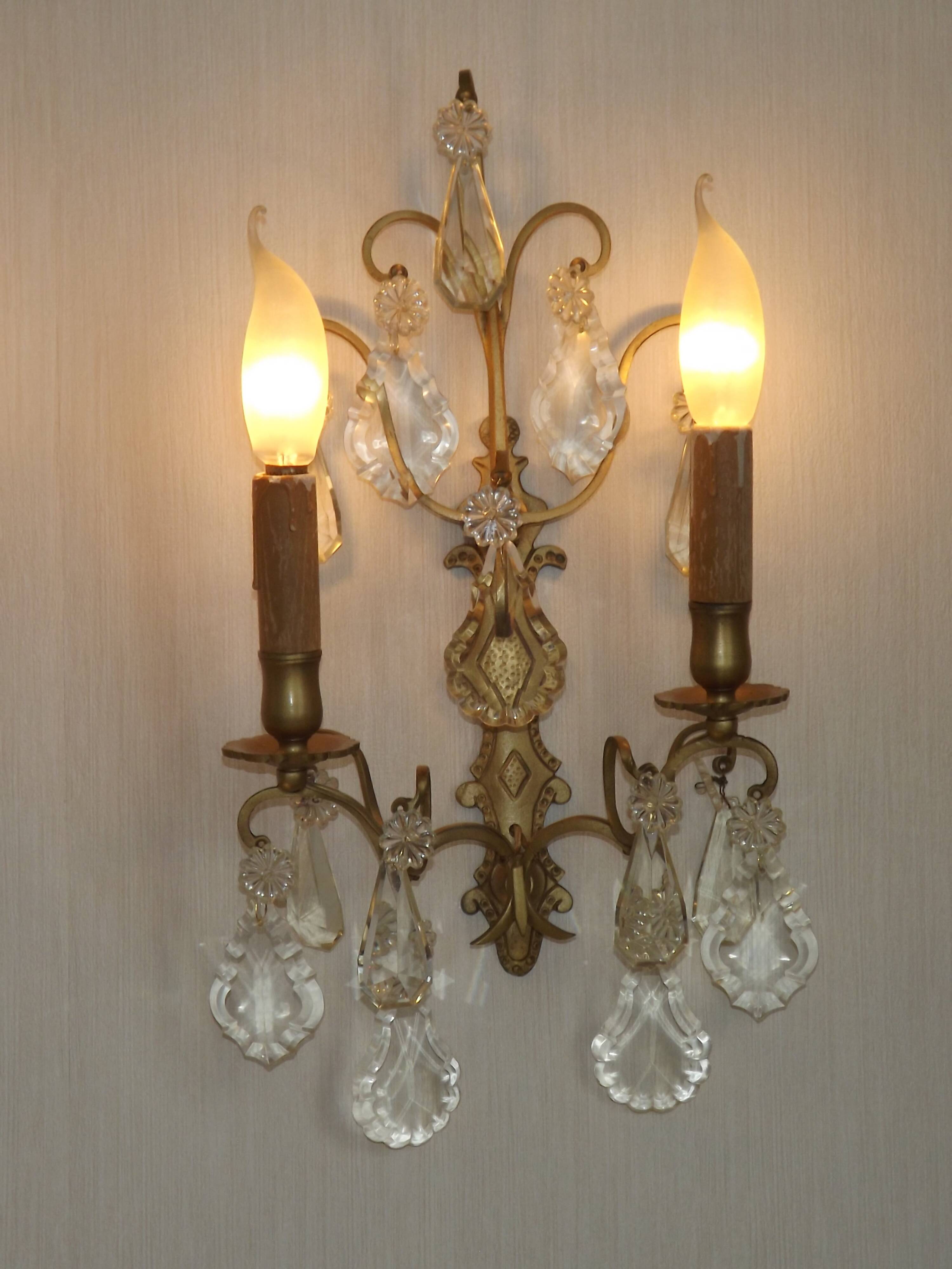 Grande paire d'appliques murales françaises vintage en bronze avec cristaux assortis 5514