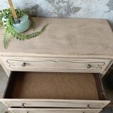 Wooden chest of drawers