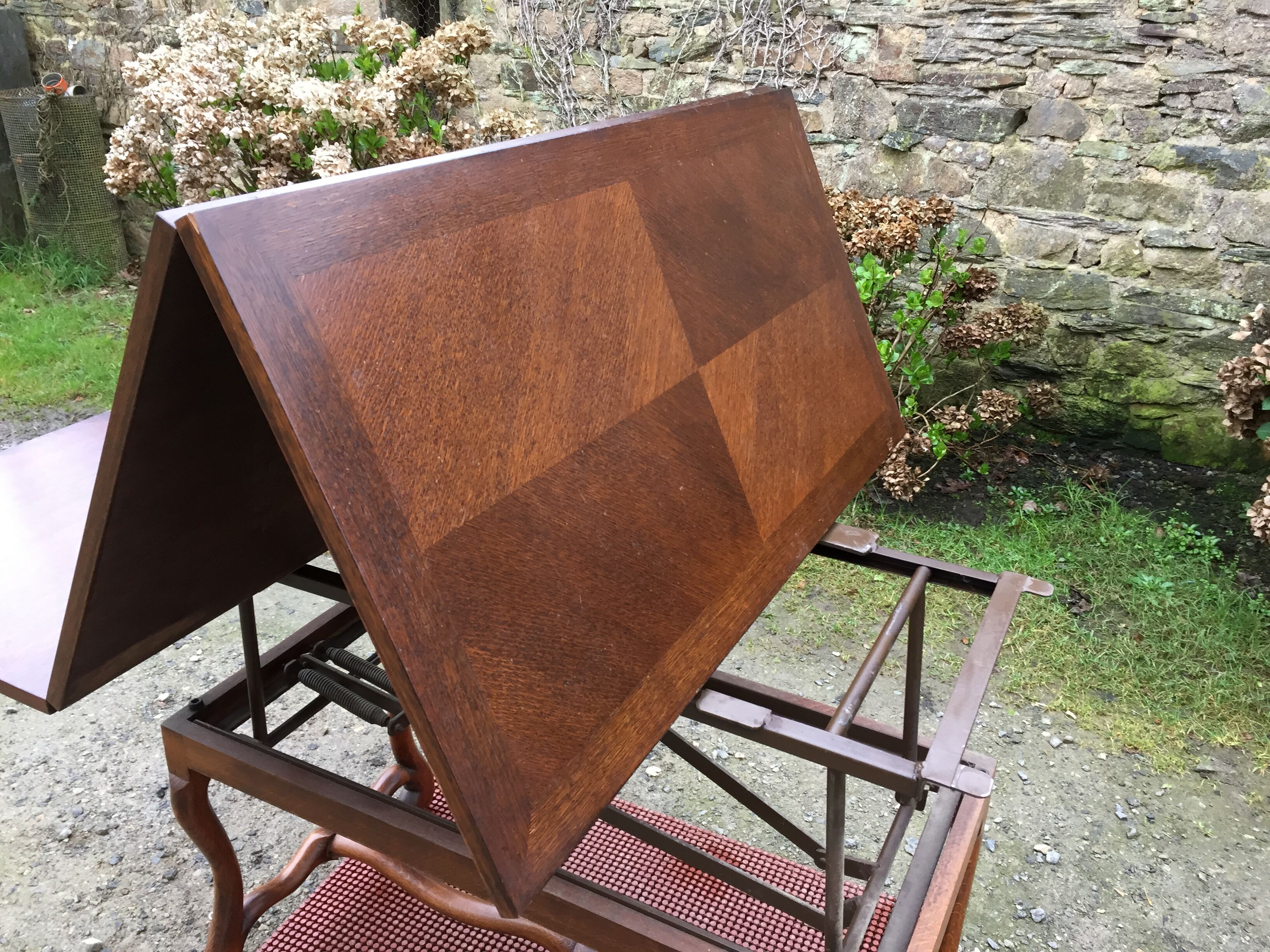 Modular vintage oak coffee table with Albert Ducrot's magical system