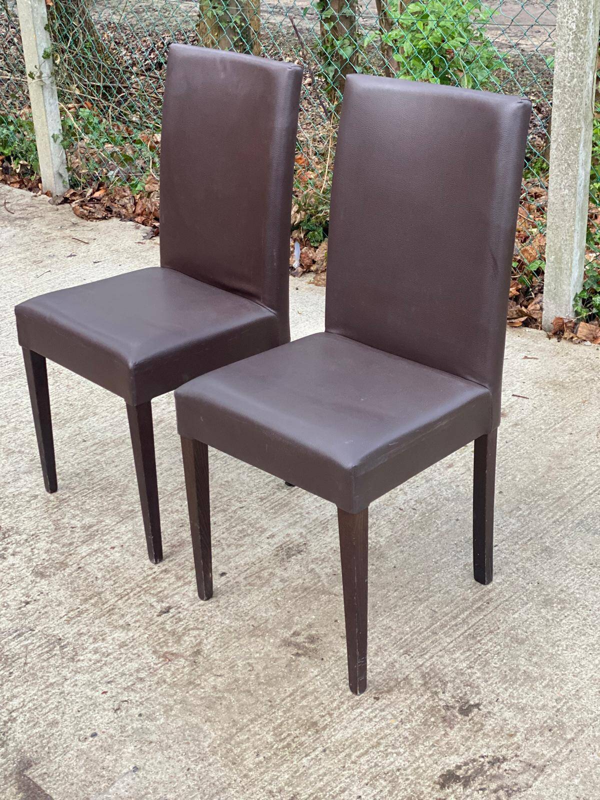 2 Italian Vega chairs in brown leather with high back