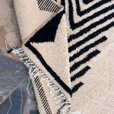 Handmade black and white Beni Ouraine rug, size 150 x 250 cm