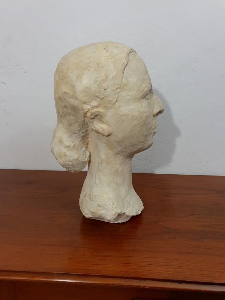 Sculpture bust of a woman
