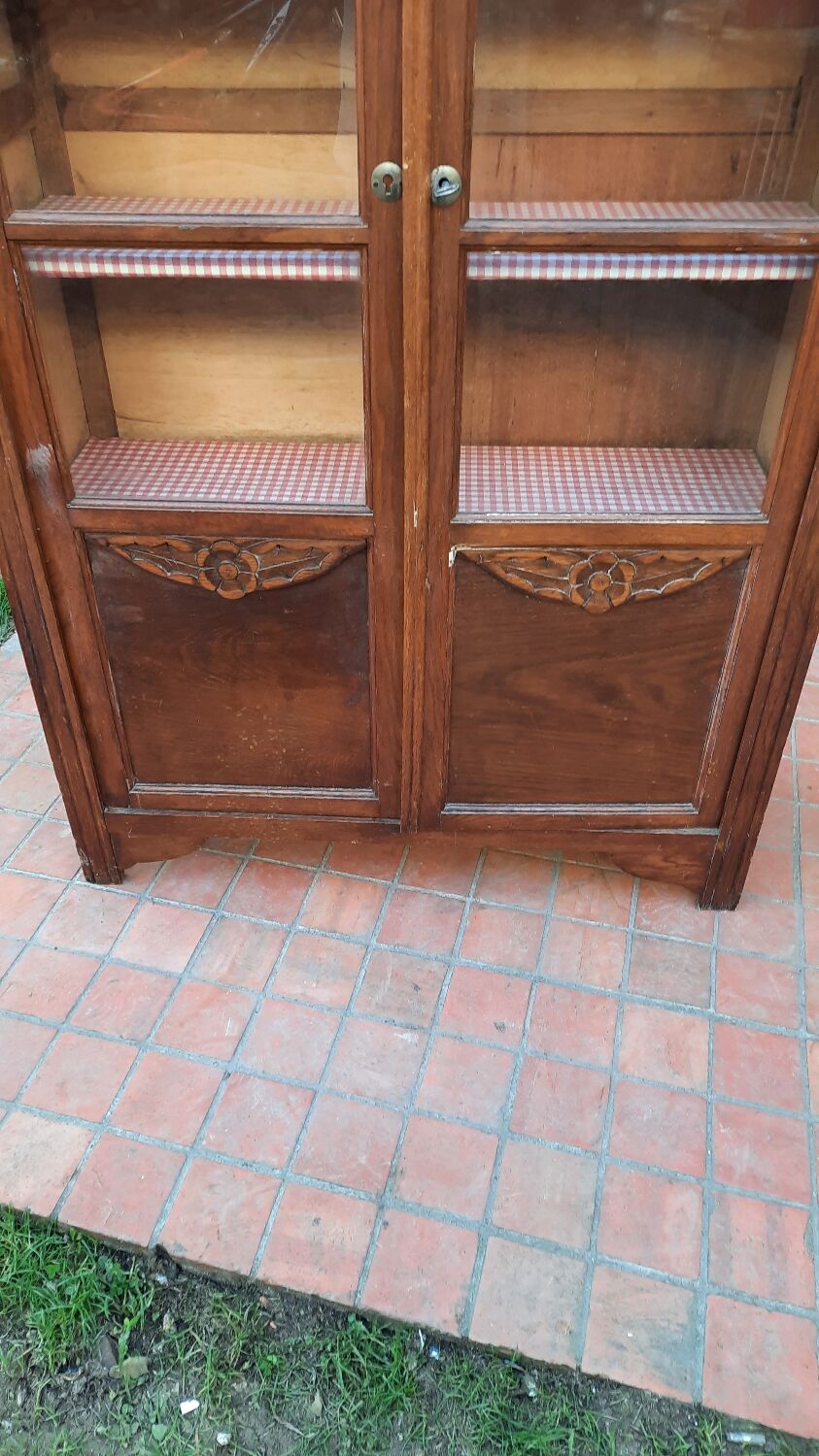 Art Deco style showcase