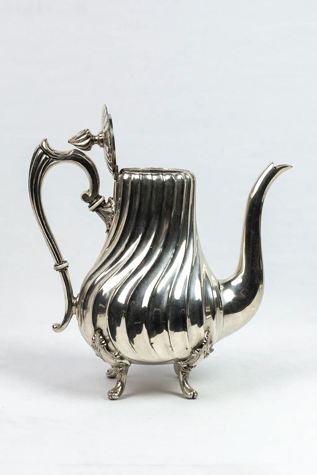 Silver-plated metal verseuse with twisted ribs – Victor Saglier, Paris, late 19th century.