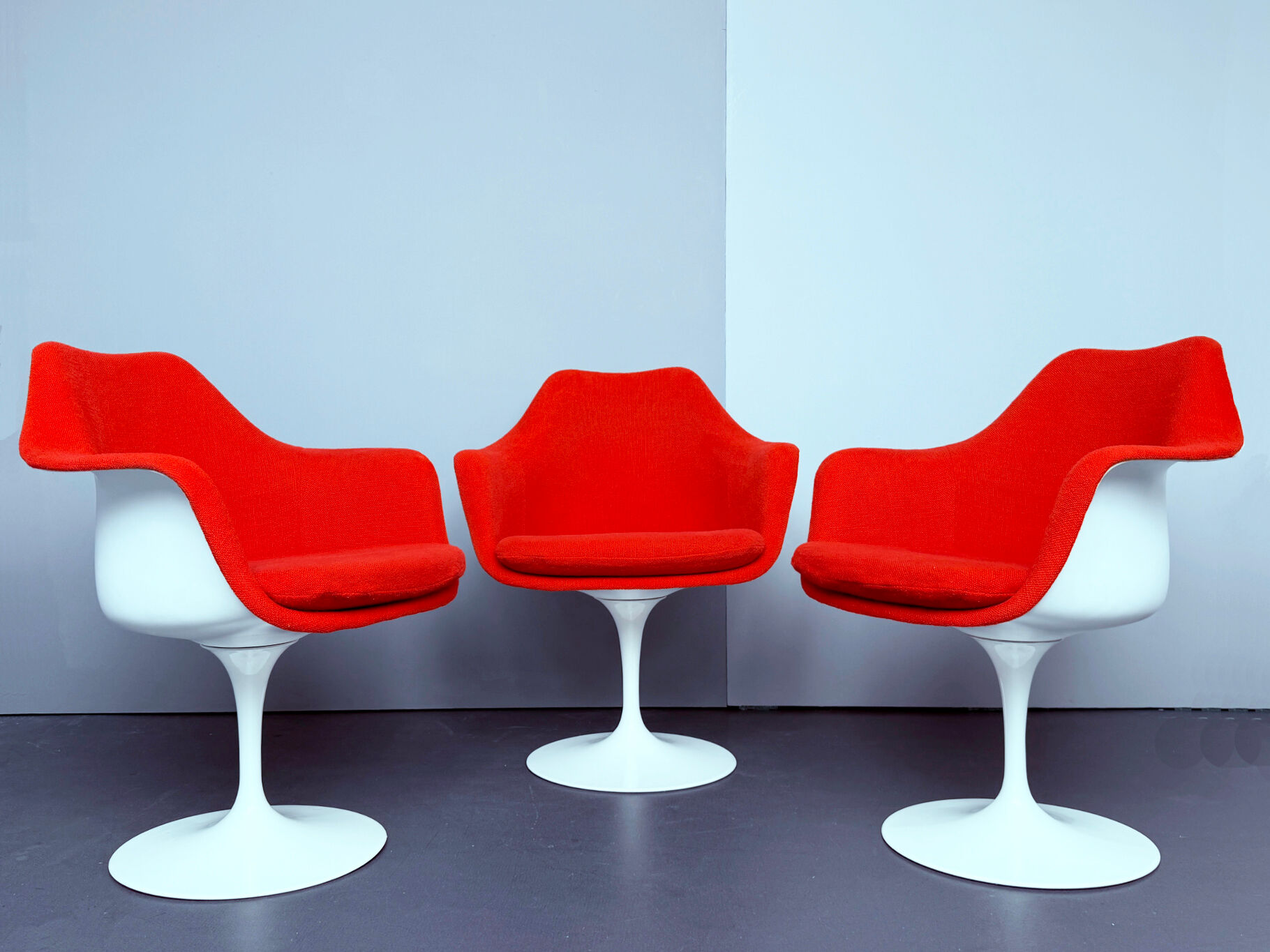 Tulip chair – swivel armchair red, by Eero Saarinen for Knoll International, Italy, 1960s