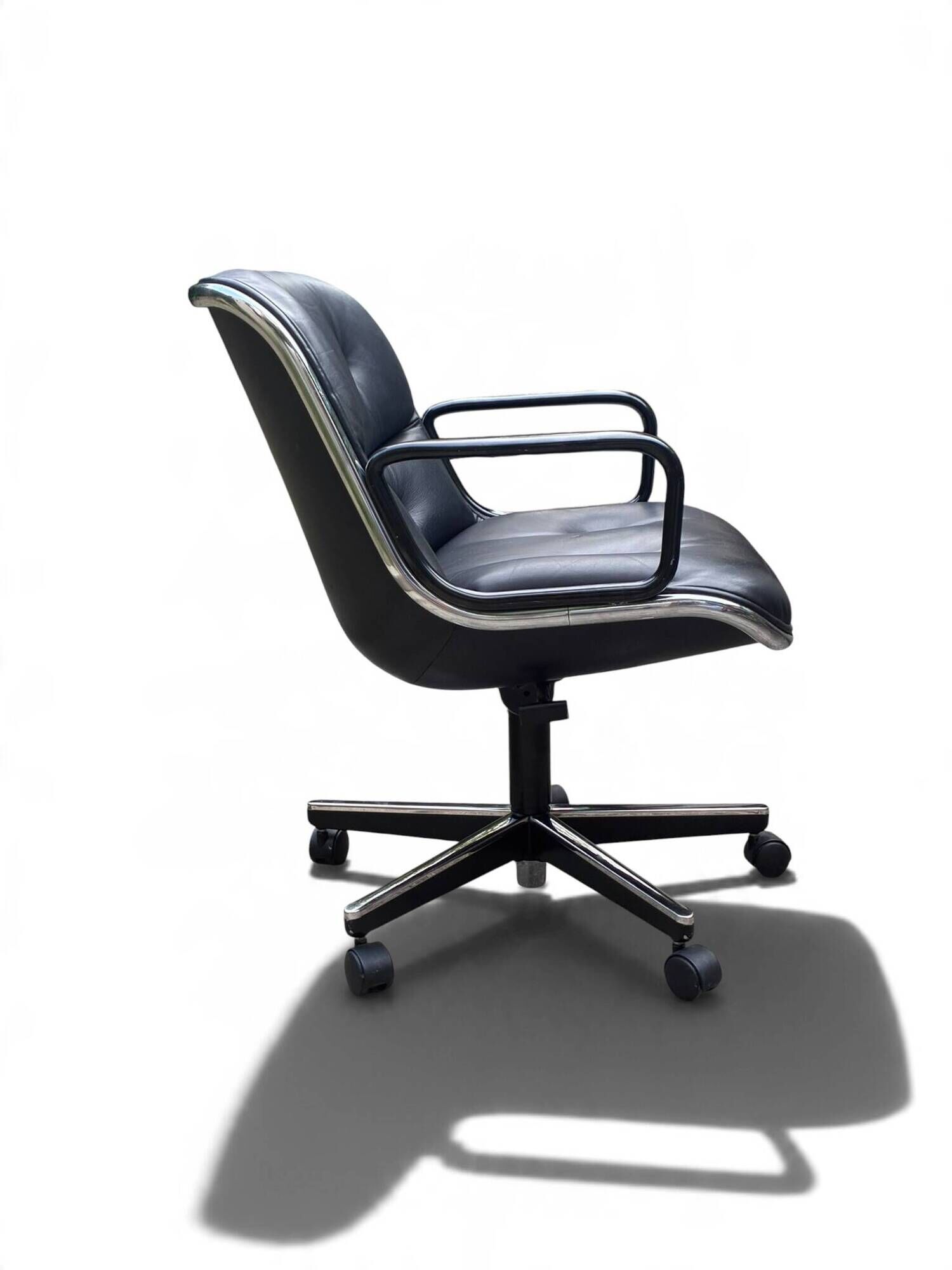 Charles Pollock – Executive Knoll office chair in black leather