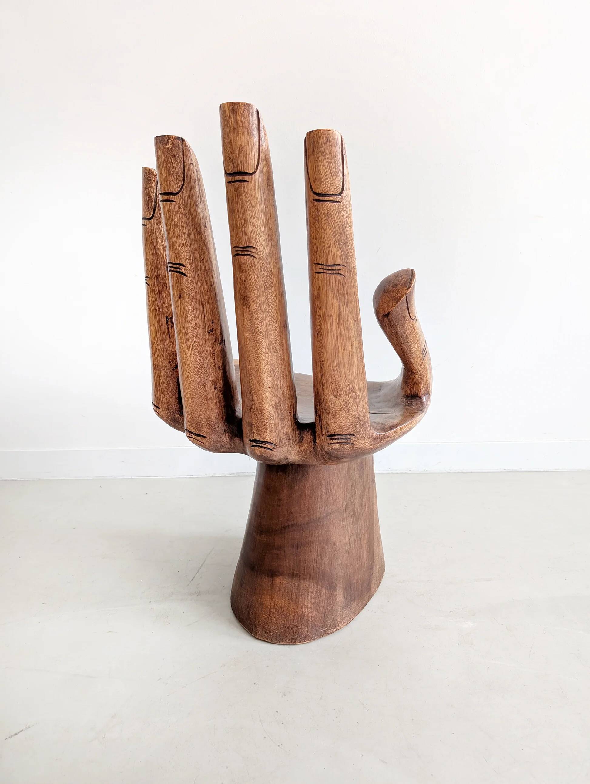 Chaise en bois de suar sculpté à la main, années 1970