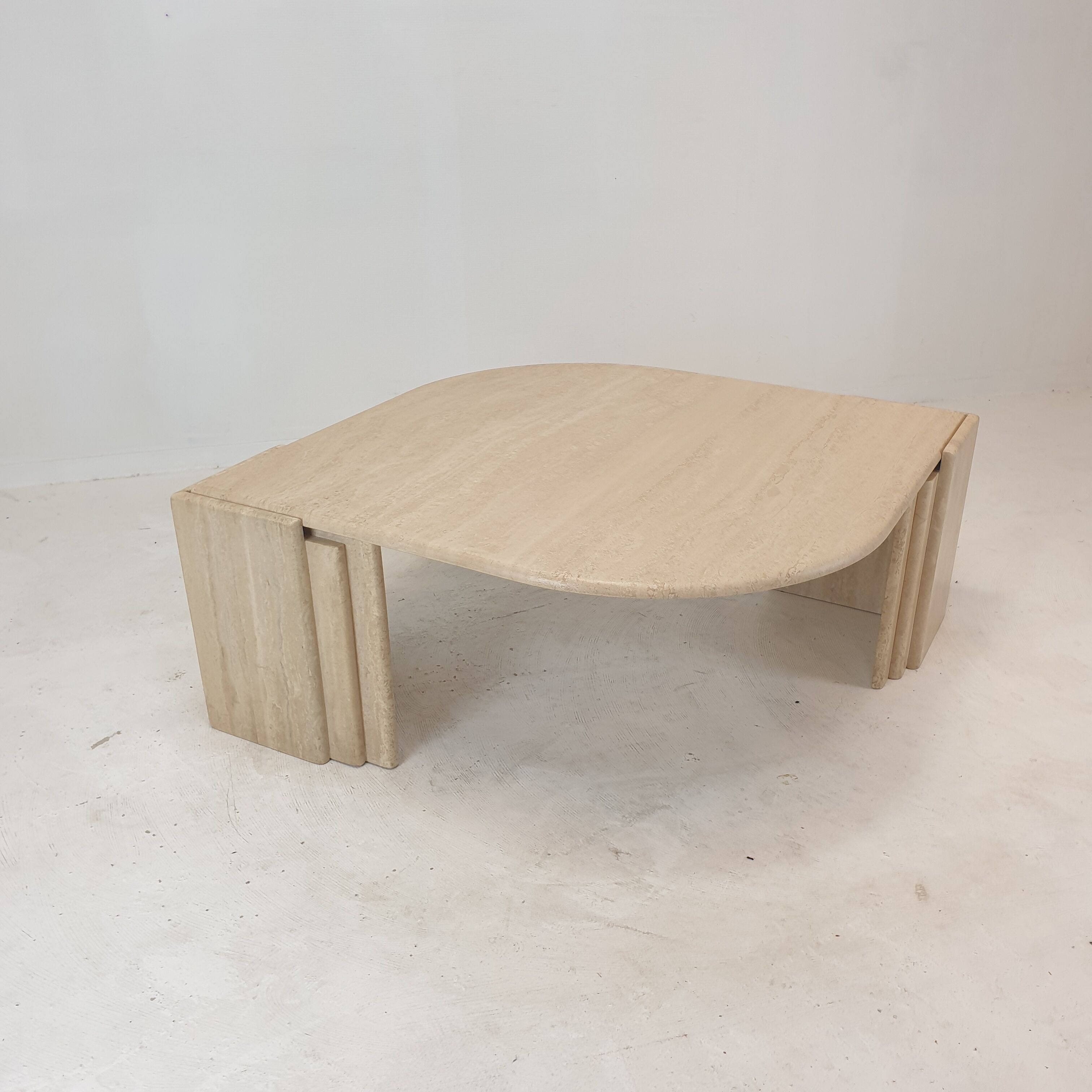 Table basse en travertin italien, années 1980