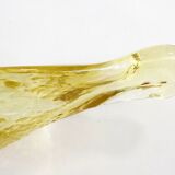 Plat coupe oiseau, en verre cristallin jaune pâle