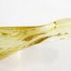 Plat coupe oiseau, en verre cristallin jaune pâle