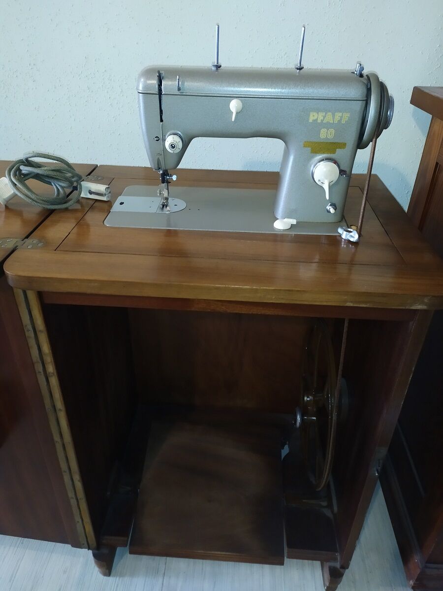 Meuble + machine a coudre pfaff 60
