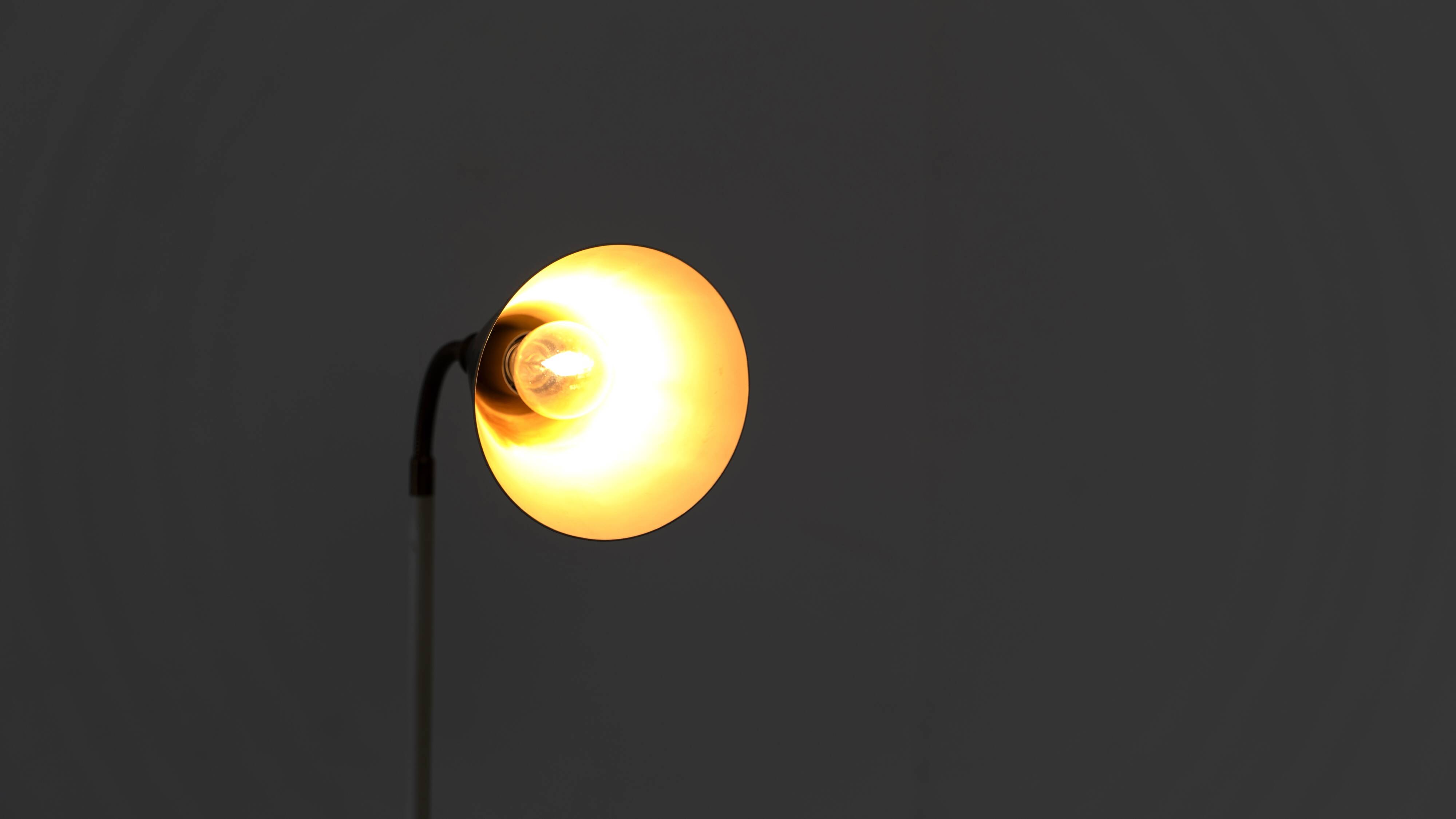 Lampe sur pied italienne avec base en marbre par Stillux