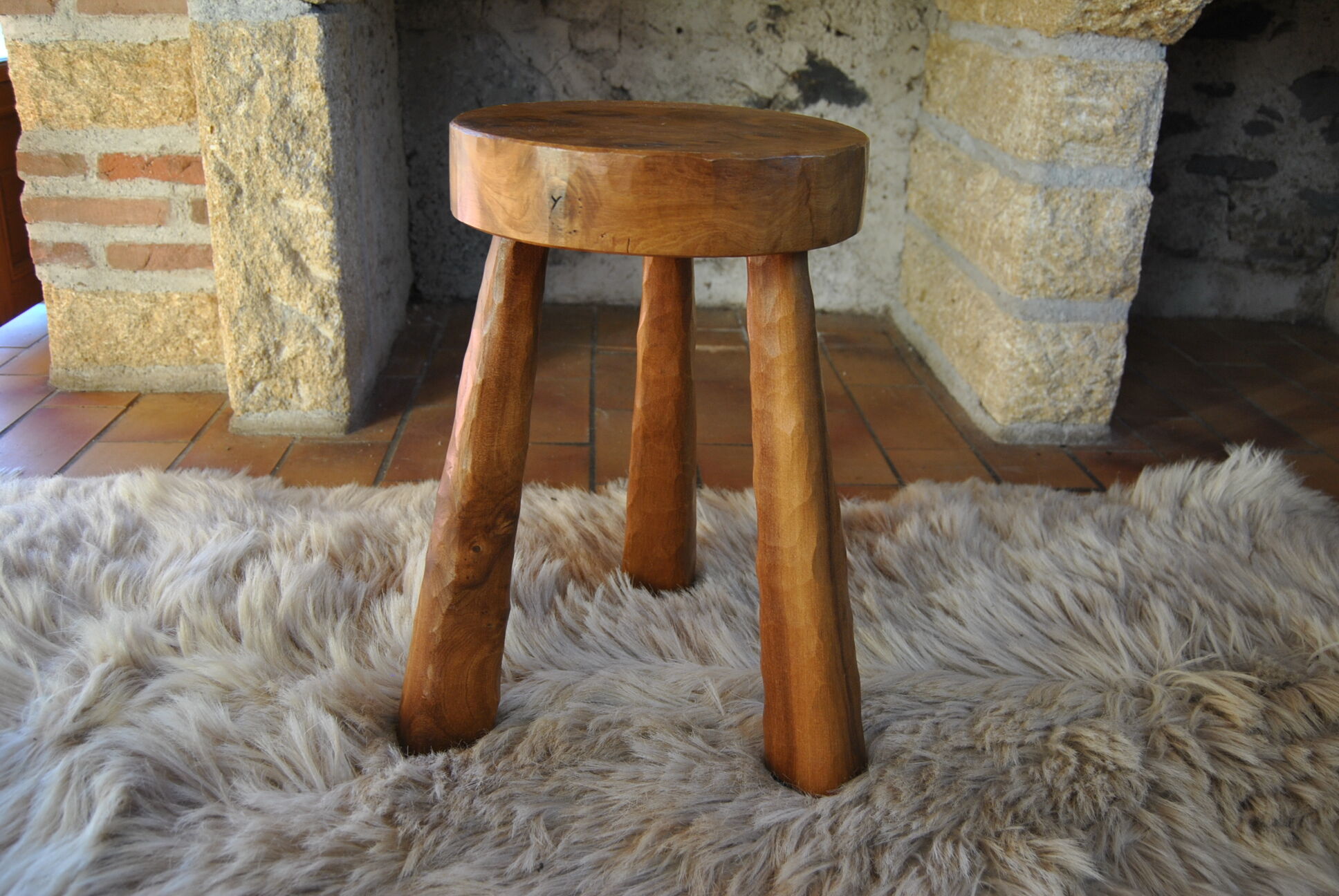 Tabouret tripode en bois vers 1950