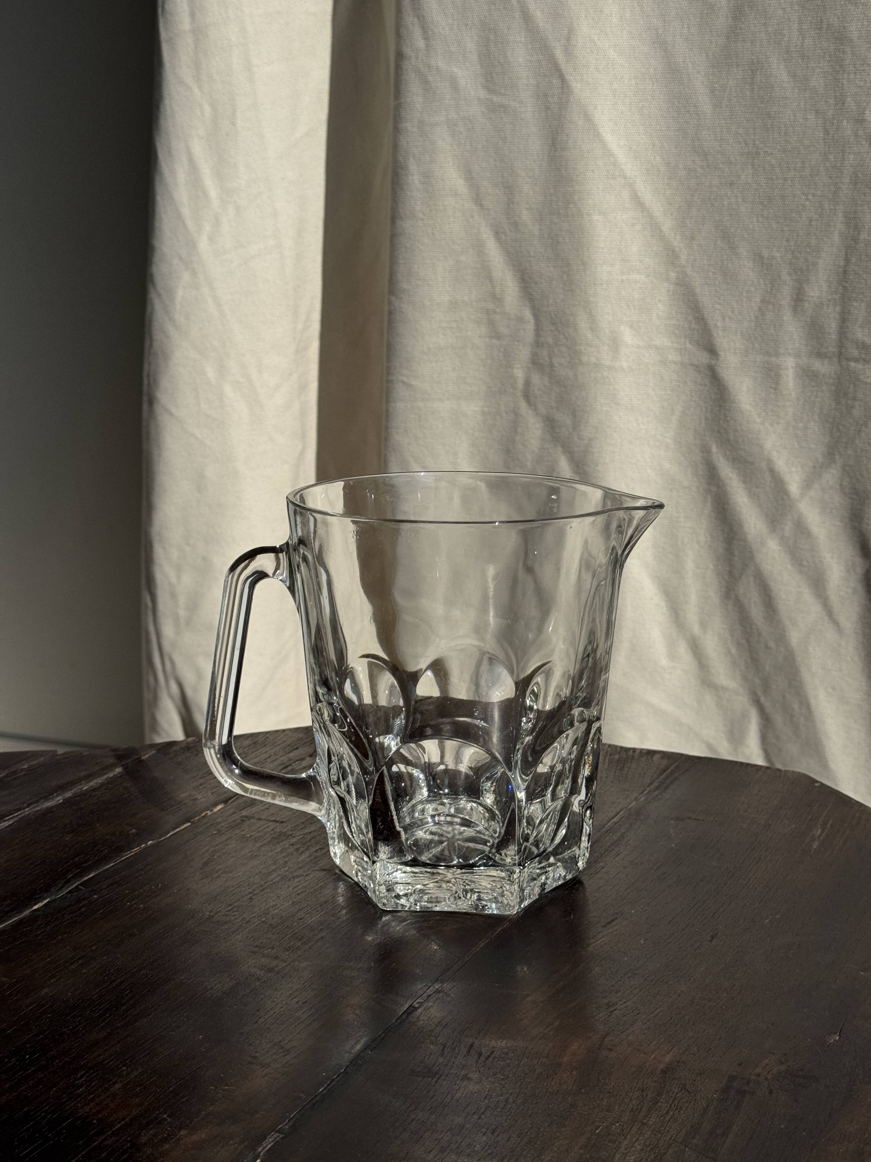 Large glass water jug with handle, hexagonal base, H15 D20.