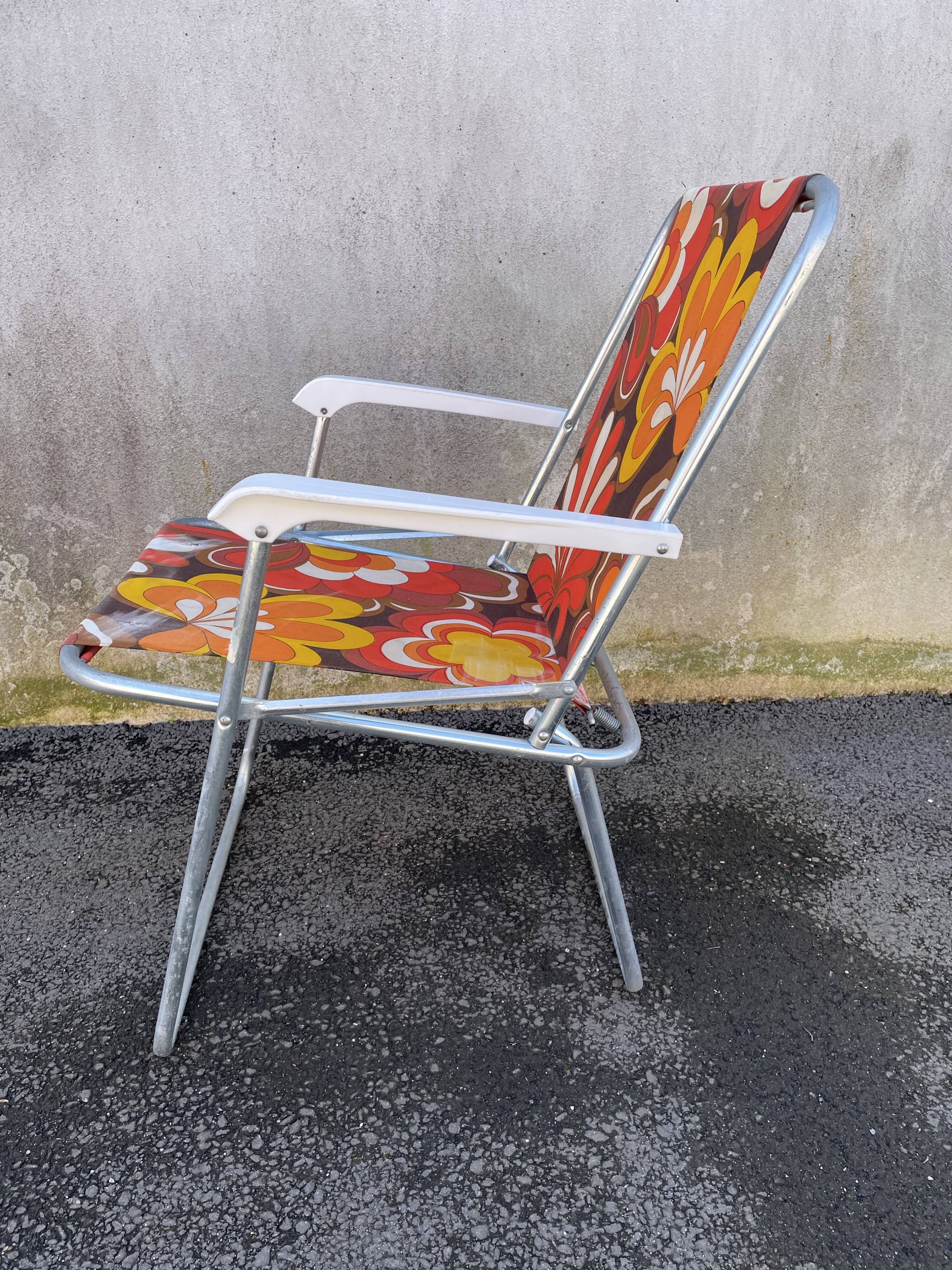 Foldable camping chair