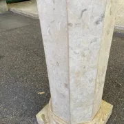 Colonne piédestal en pierre naturelle marbre beige style néoclassique 77cm