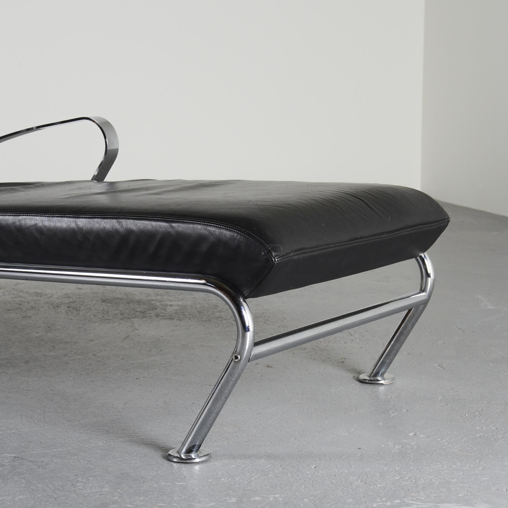 Futuro chaise longue by Massimo Iosa-Ghini, Moroso 1986