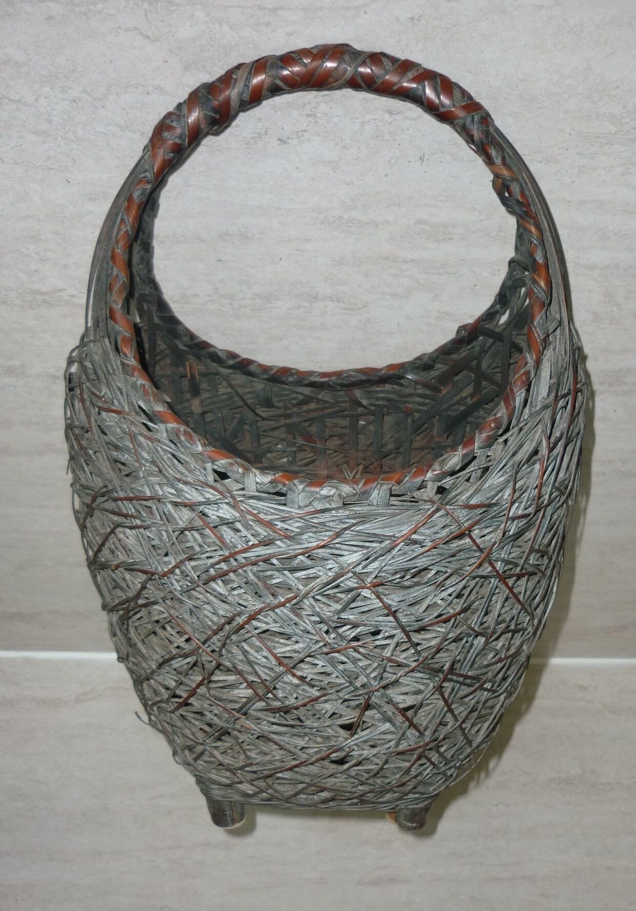 Egg-shaped basket with its woven vegetable handle