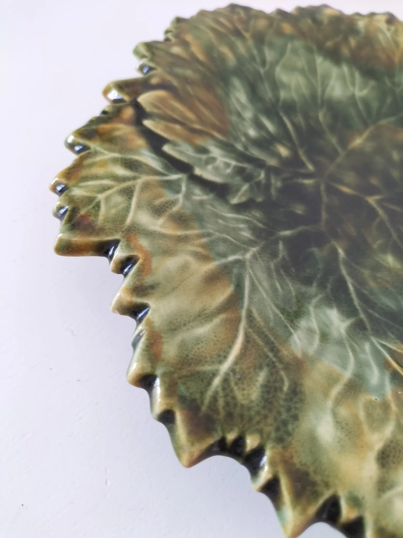 Clay leaf cutter – Art Pottery of the Sorgue