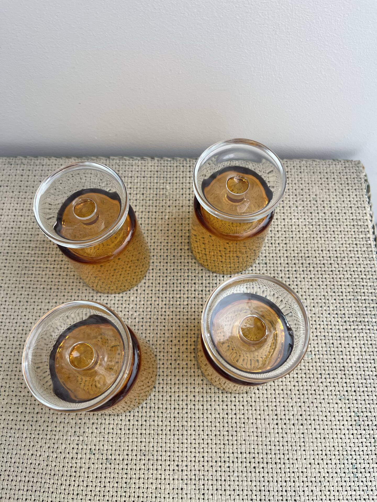 4 verres à pied
