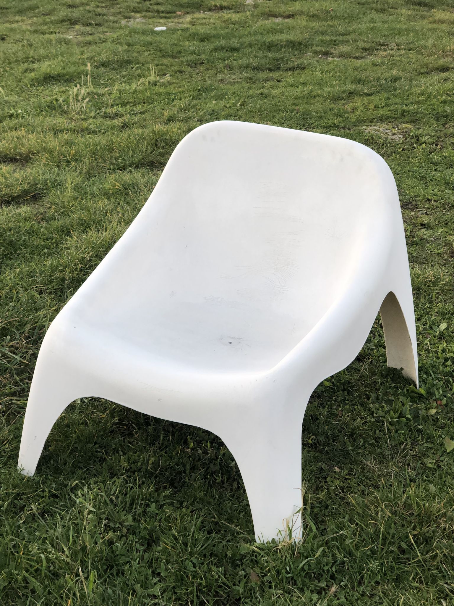 Salon de jardin avec 4 fauteuils et 1 table basse