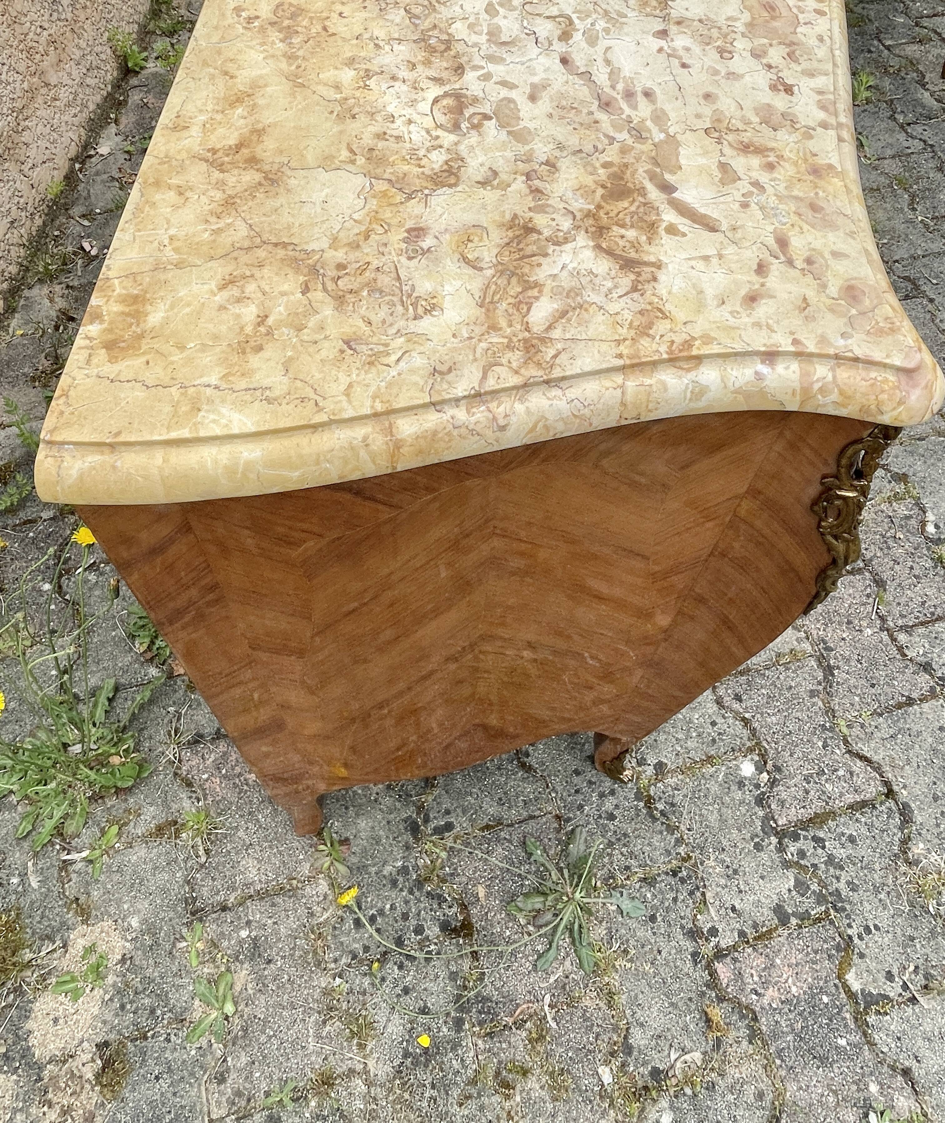 Louis XV style commode in marquetry, 20th century.